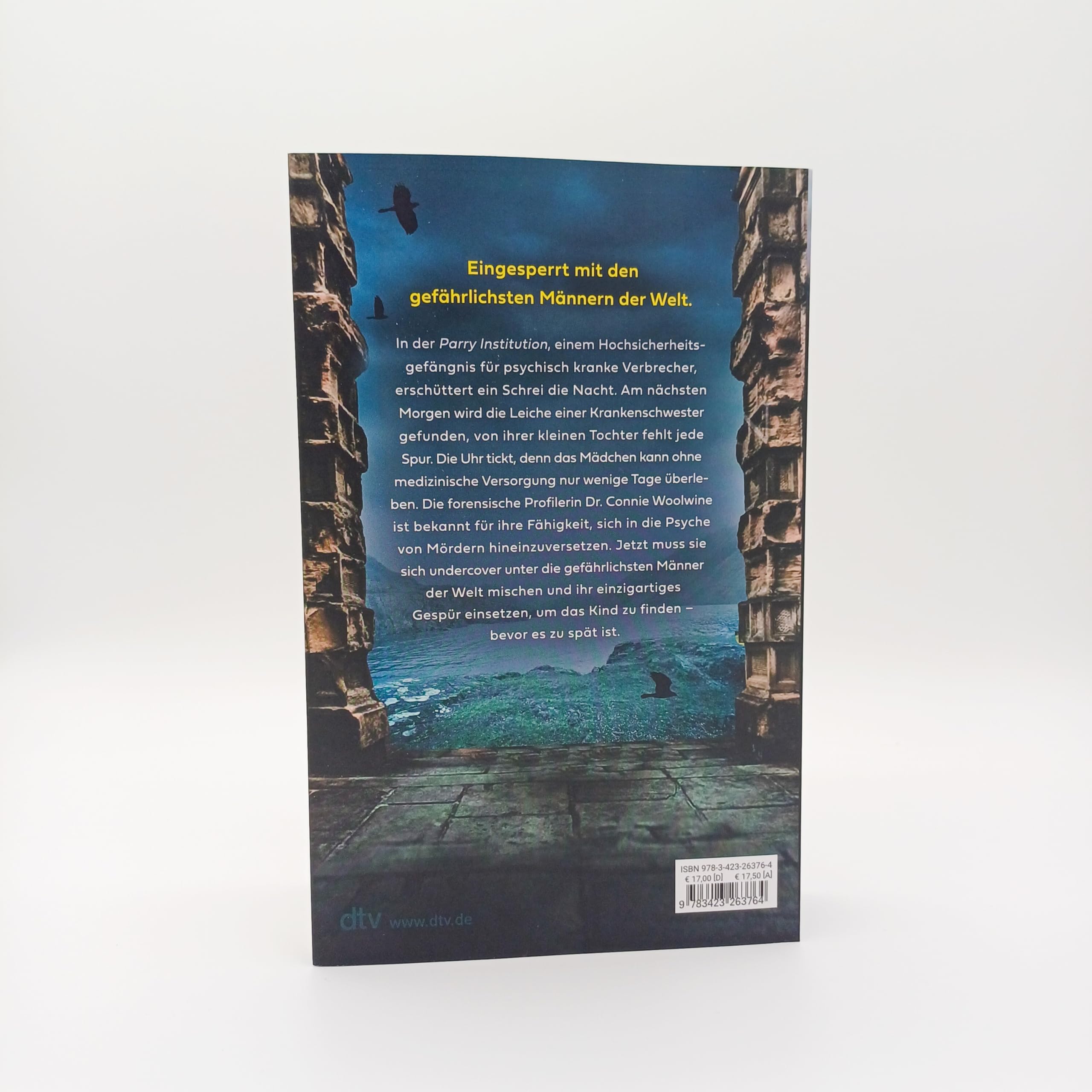The Institution: Thriller | »Brillant! ›The Institution‹ ist eine erschütternde, atemlose Geschichte, die einen ab der ersten Seite packt.« Jeffery Deaver