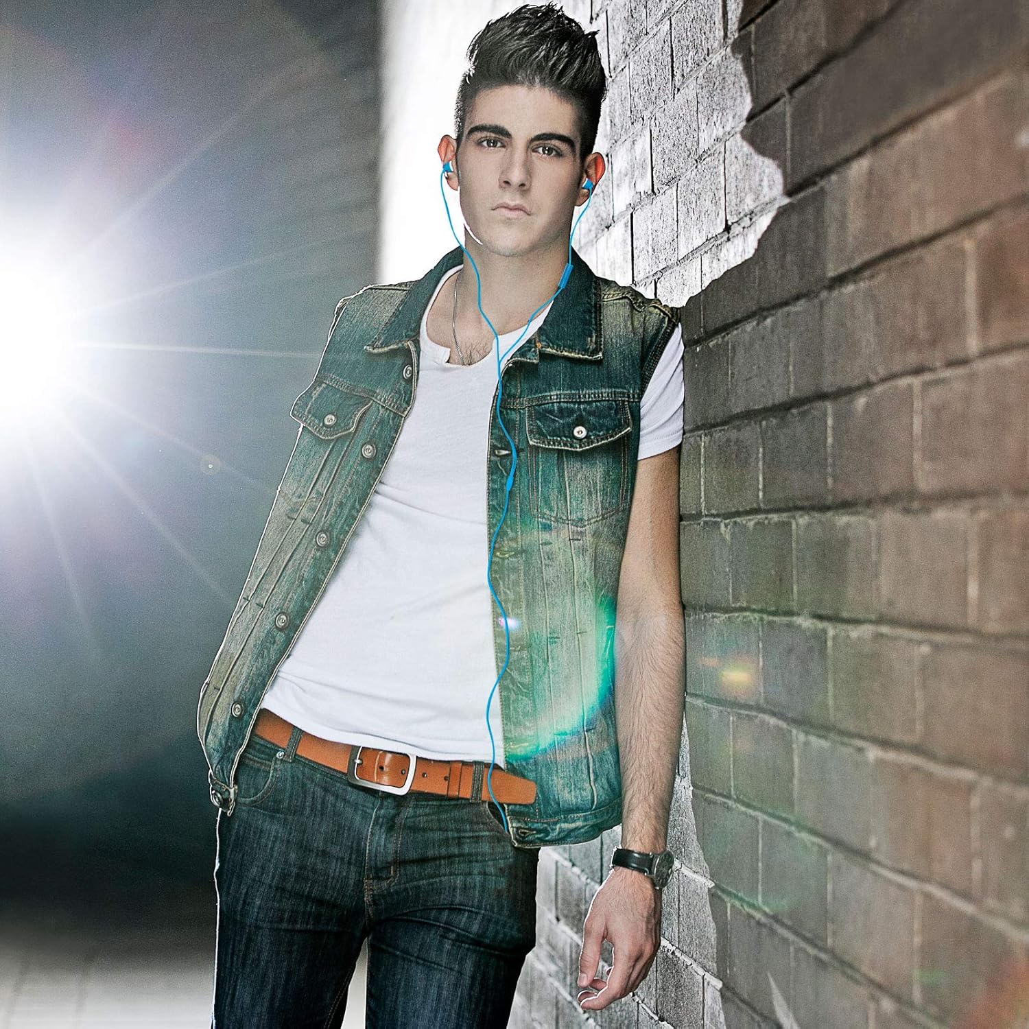 Close-up of the 3.5mm audio jack of the Edifier P210 headphones, showing the gold-plated connector.