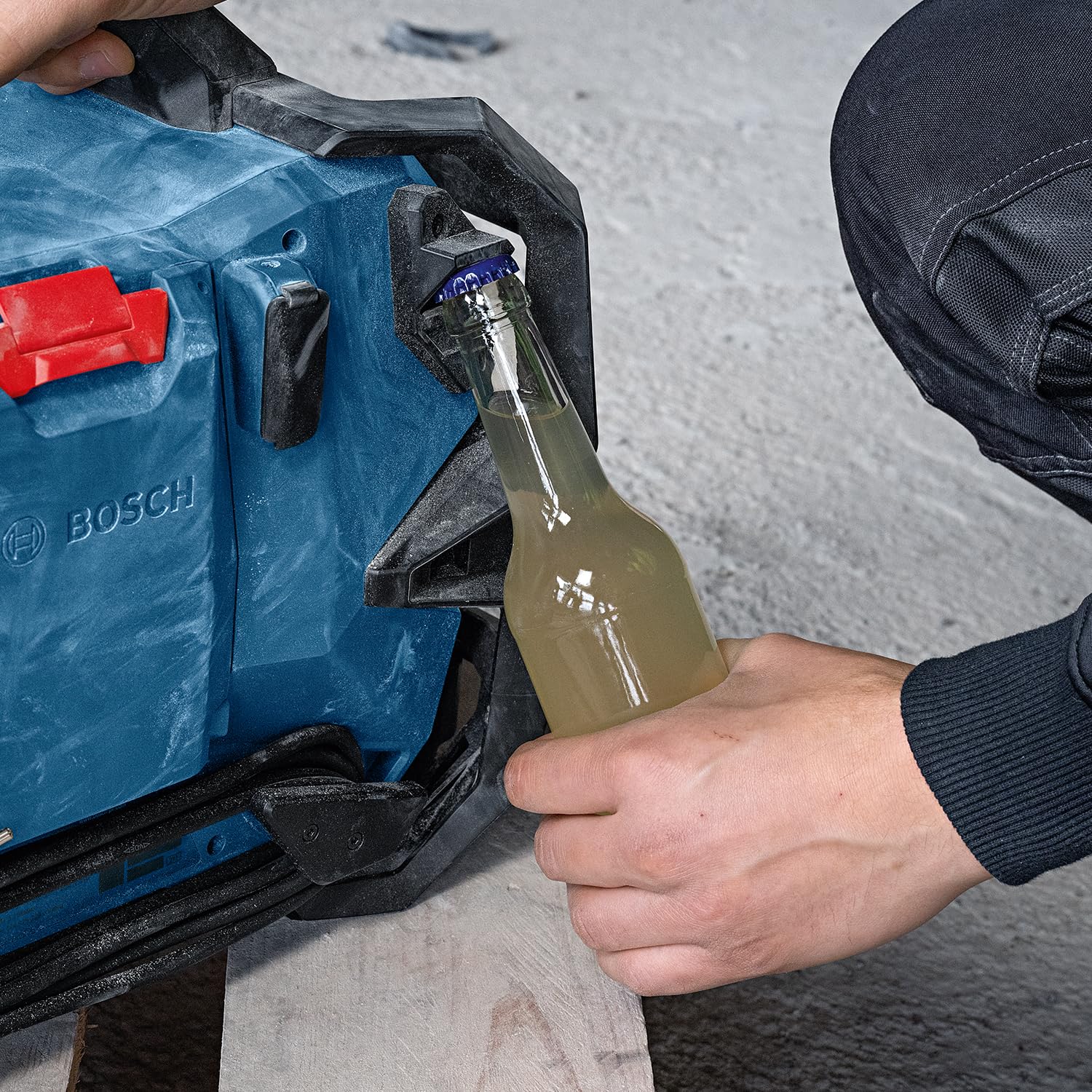Bosch Professional 18V/12V System Akku-Baustellenradio GPB 18VH-6 SRC (Laden im Werkzeug für 18V & 12V, inkl. Flaschenöffner, 2X AAA-Batterie, Displayschutzfolie, ohne Akku/Ladegerät)
