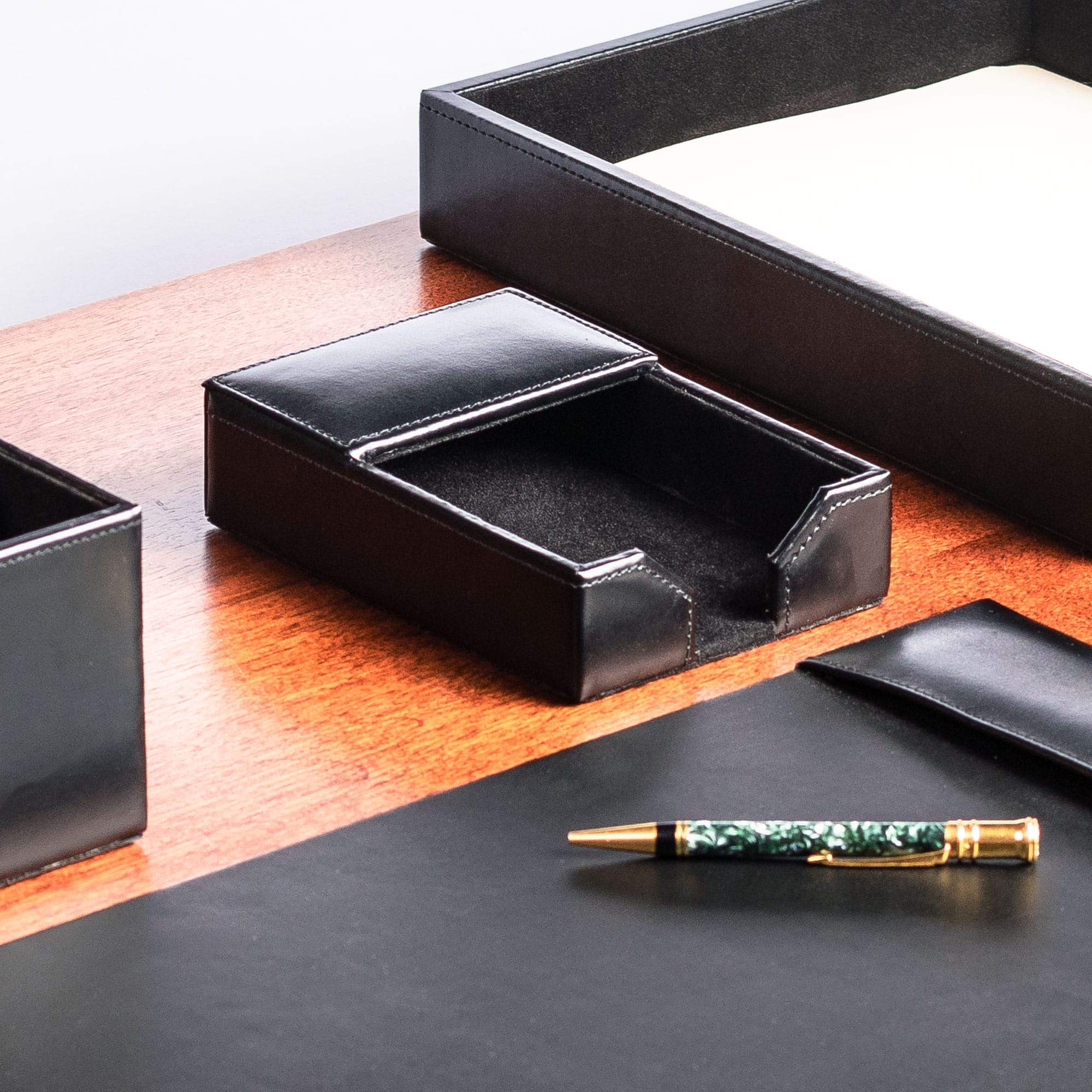 Dacasso Soporte para notas de piel regenerada negra, 10,2 x 15,2 cm, 17,78 x 12,06 x 4,45 cm