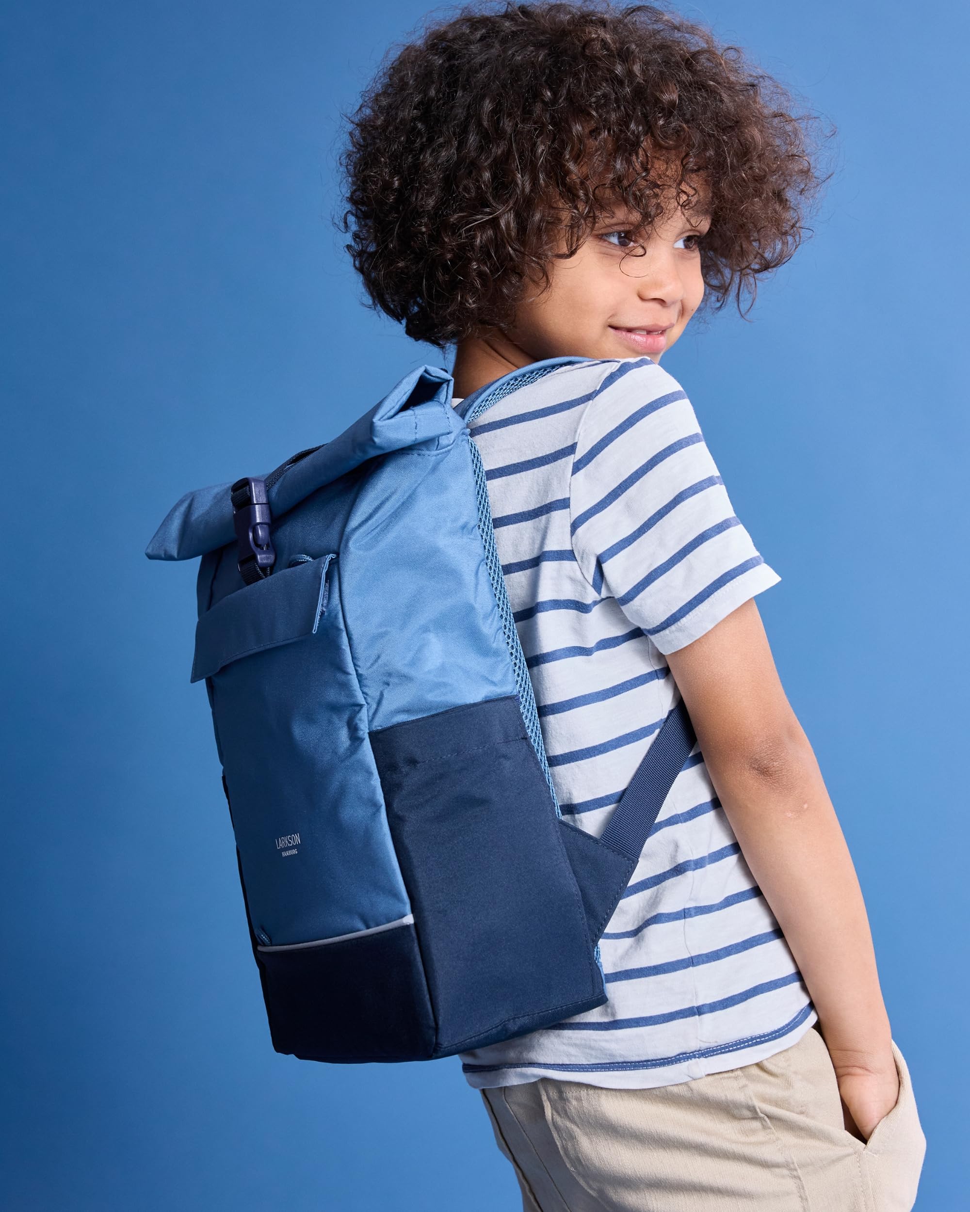LARKSON Rucksack Kinder für Mädchen & Jungen Blau - Kjell - Rolltop Kinderrucksack mit Brustgurt - Ab 4 Jahre - 8 bis 10L - Wasserabweisend