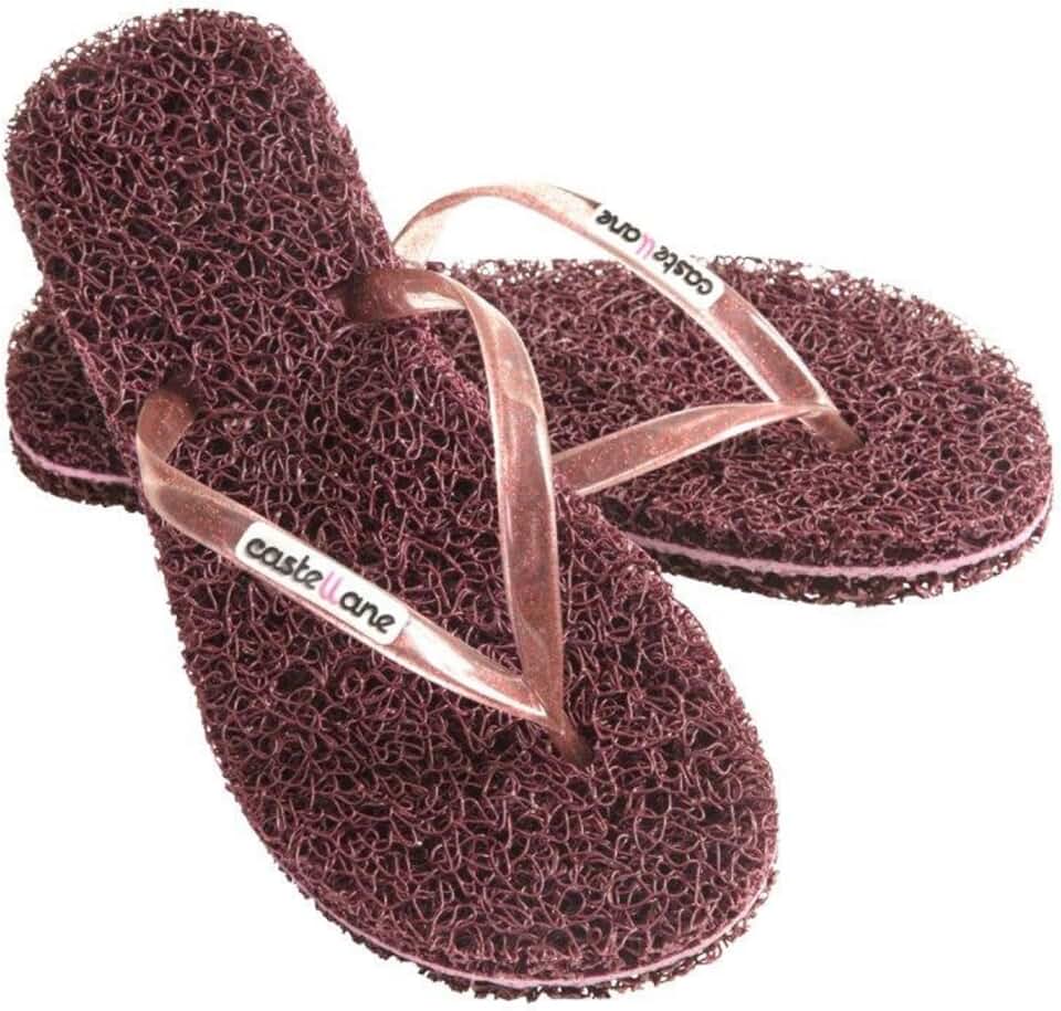 Chinelo Confort Feminino indicado para pessoas que sofrem com Fascite Plantar, esporão de calcâneo, Hiperidrose PLantar e Neuroma de Morton, além disso, dá a sensação de estar pisando em um tapete macio.