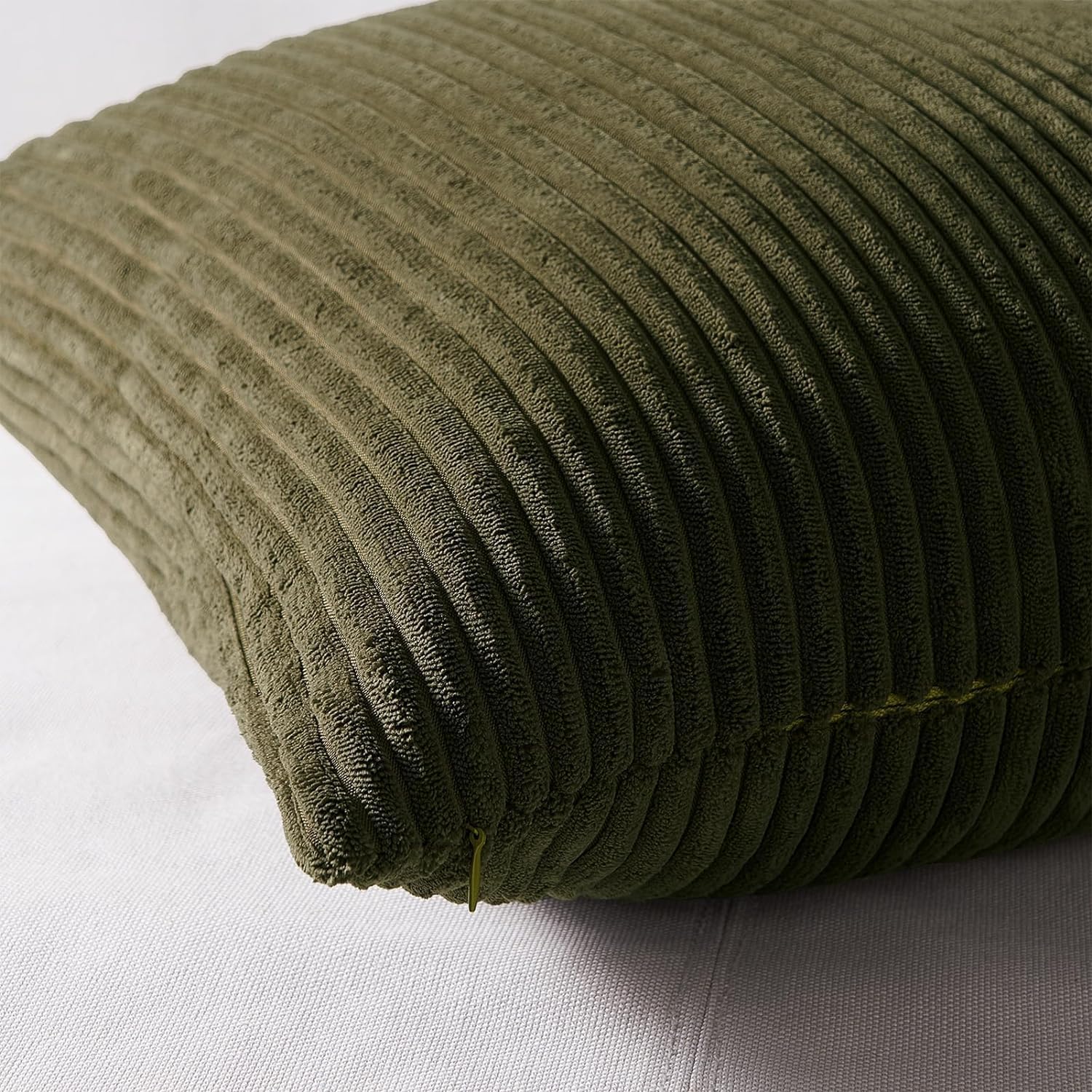 4er Set Kissen-Bezug mit Füllung Grün, Modell Mary, Luxus Kordsamt Sofakissen gestreift Couchkissen Dekokissen Zierkissen Kopfkissen, mit verstecktem Reisverschluss, weich & angenehm