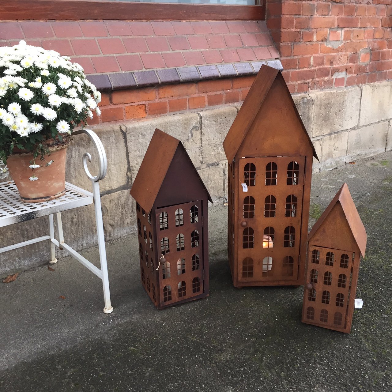 Gartendeko Haus hoch Laterne Gartenlicht zum Stellen Metall Rost Deko (15 x 15 x 45 cm)