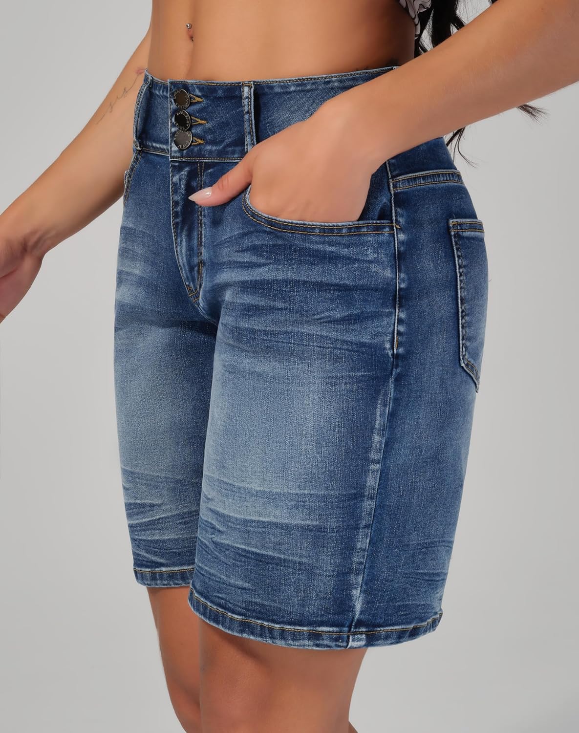 roswear Women's Stretchy Wide Leg High Waisted Frayed Hem Long Jean Shorts - Image 2