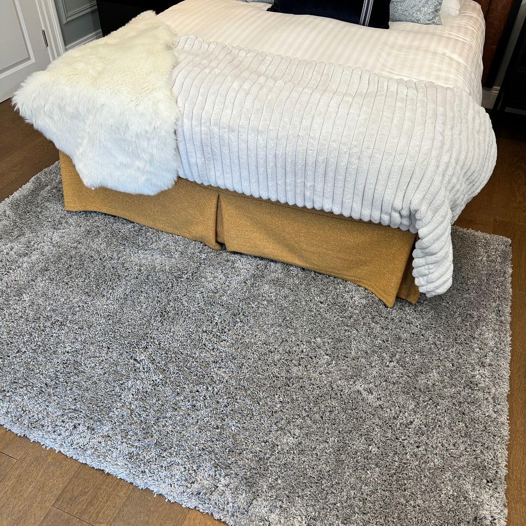 Shaggy Silver Soft Insulating Rug High Pile Thick Solid Colour Warm Touch Living Area Bedroom Rugs 80cm x 150cm (2ft 7" x 4ft 11")