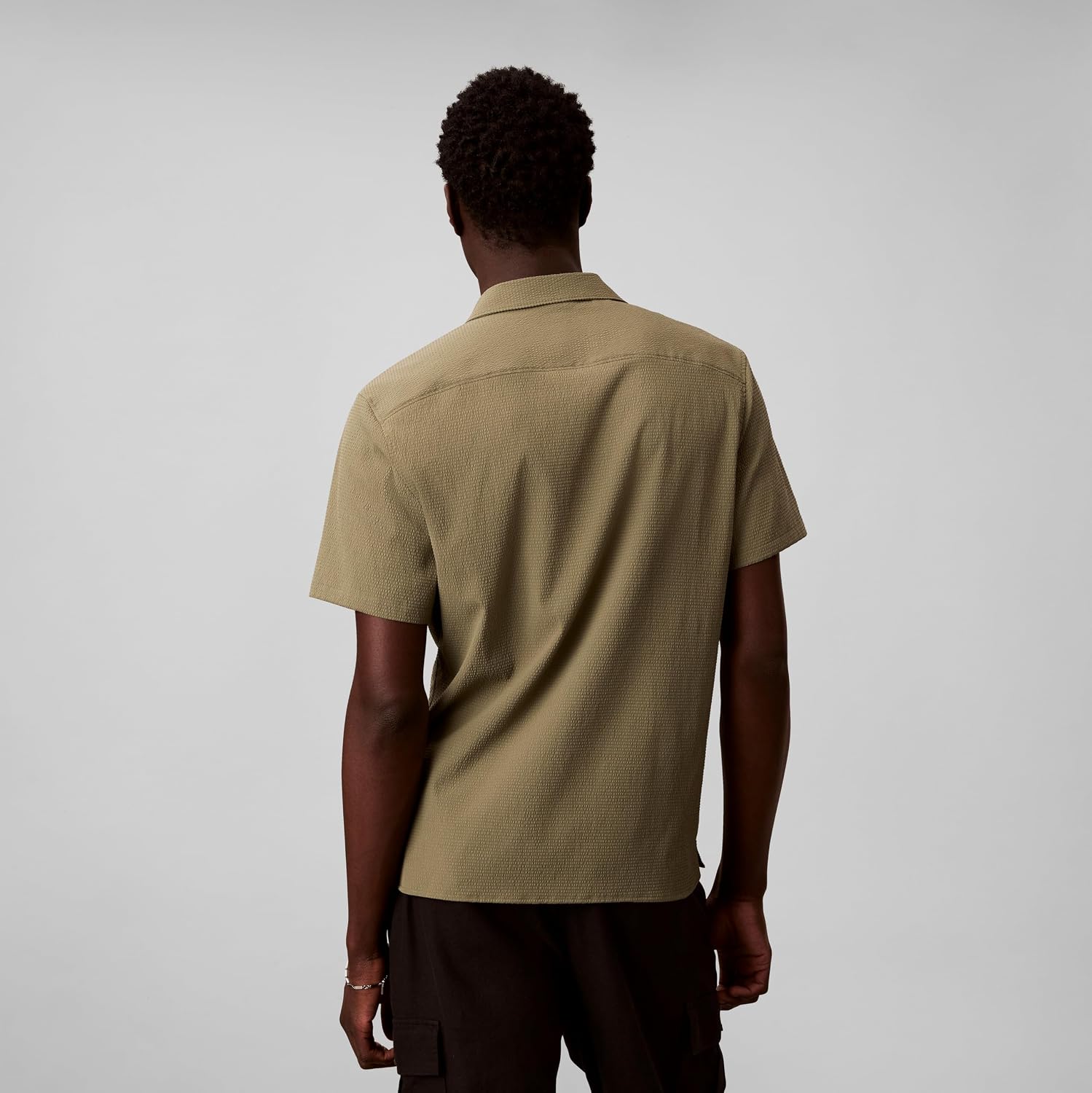 Calvin Klein Men's Short Sleeve Solid Seersucker Classic Shirt