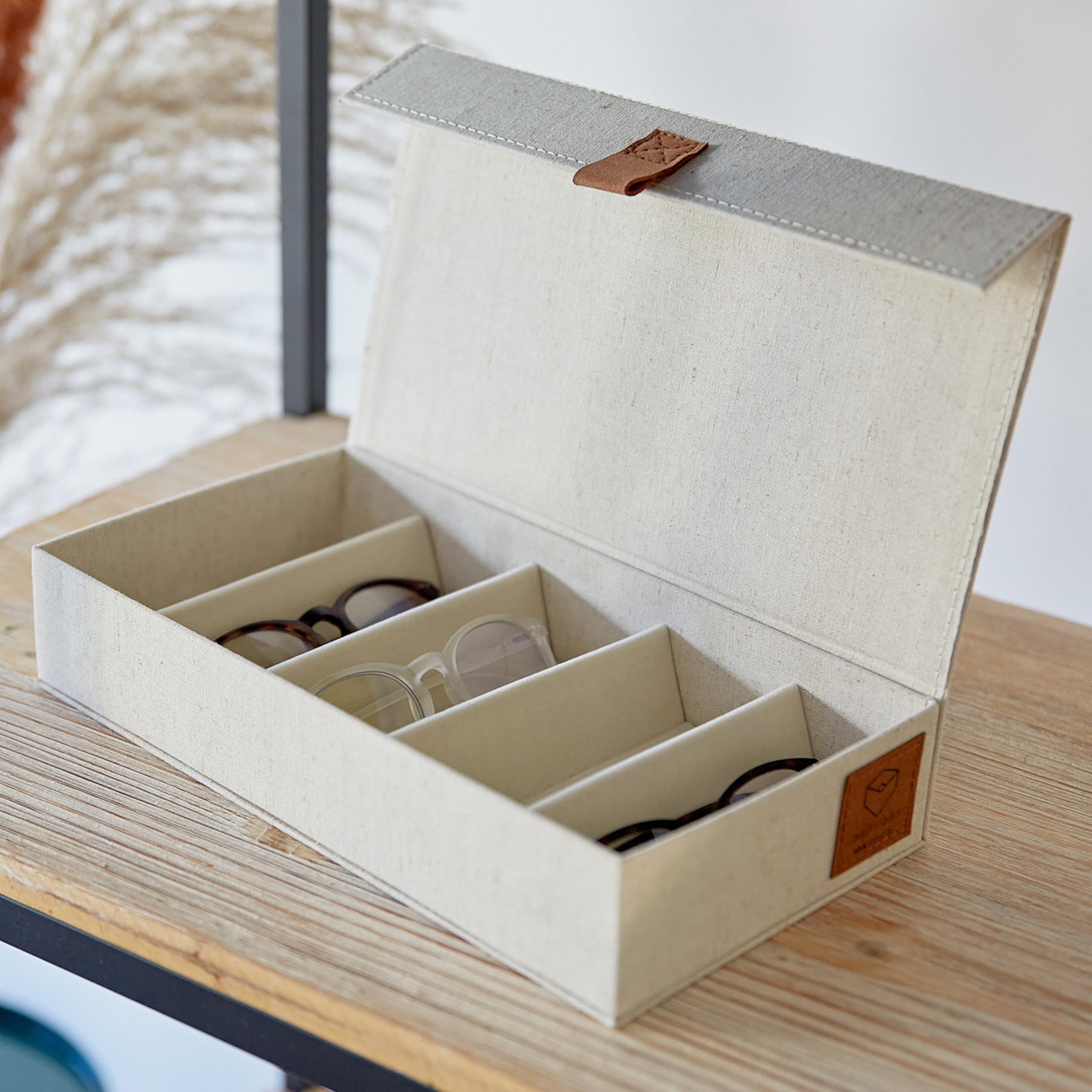 LOVE IT STORE IT Premium pudełko do przechowywania okularów – pudełko na okulary z mieszanki lnu i bawełny, wewnątrz aksamitu, wzmocnione drewnem, z 5 przegródkami, kolor beżowy, 30 x 17 x 6 cm