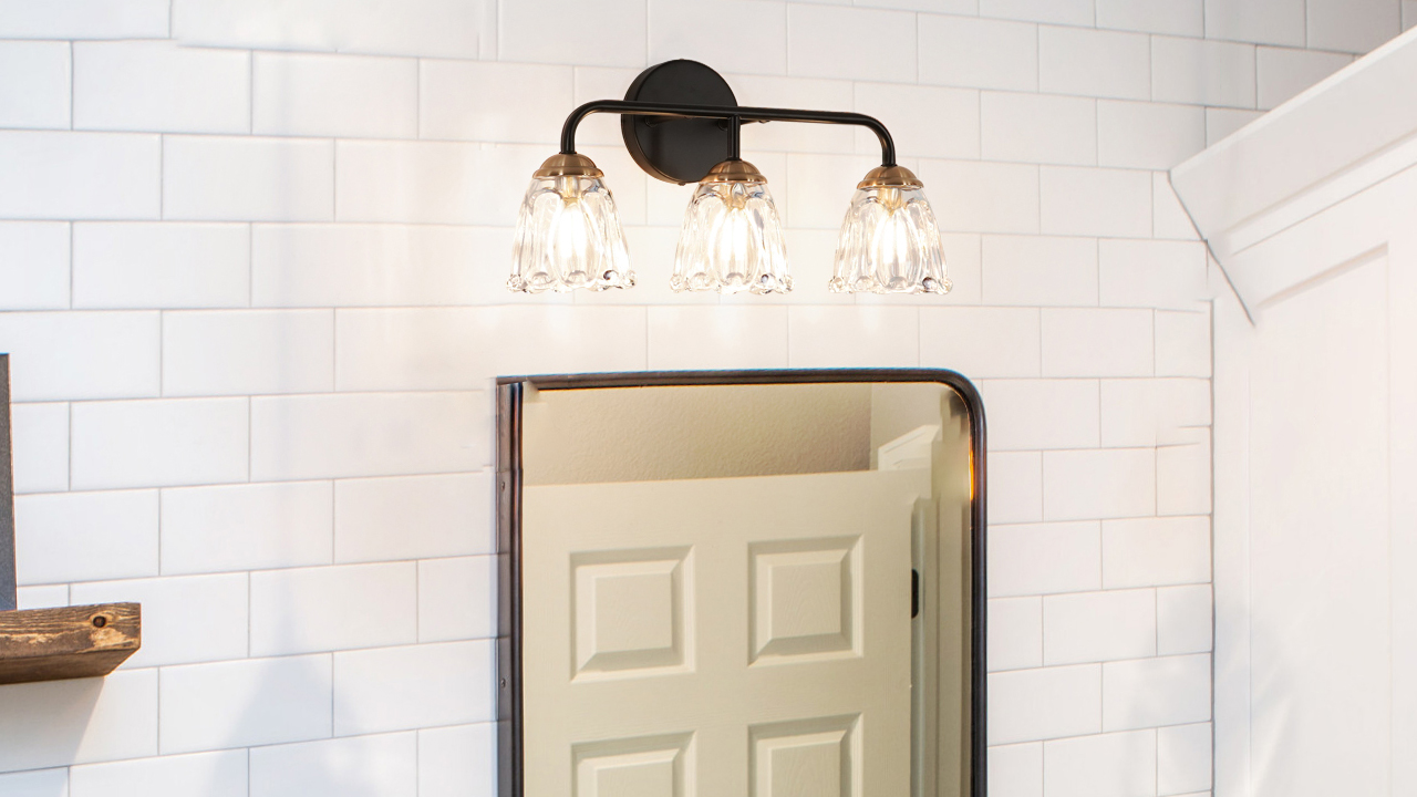 Nataliaページ Daunton Vintage 3 Light Vanity Light, Black and Gold