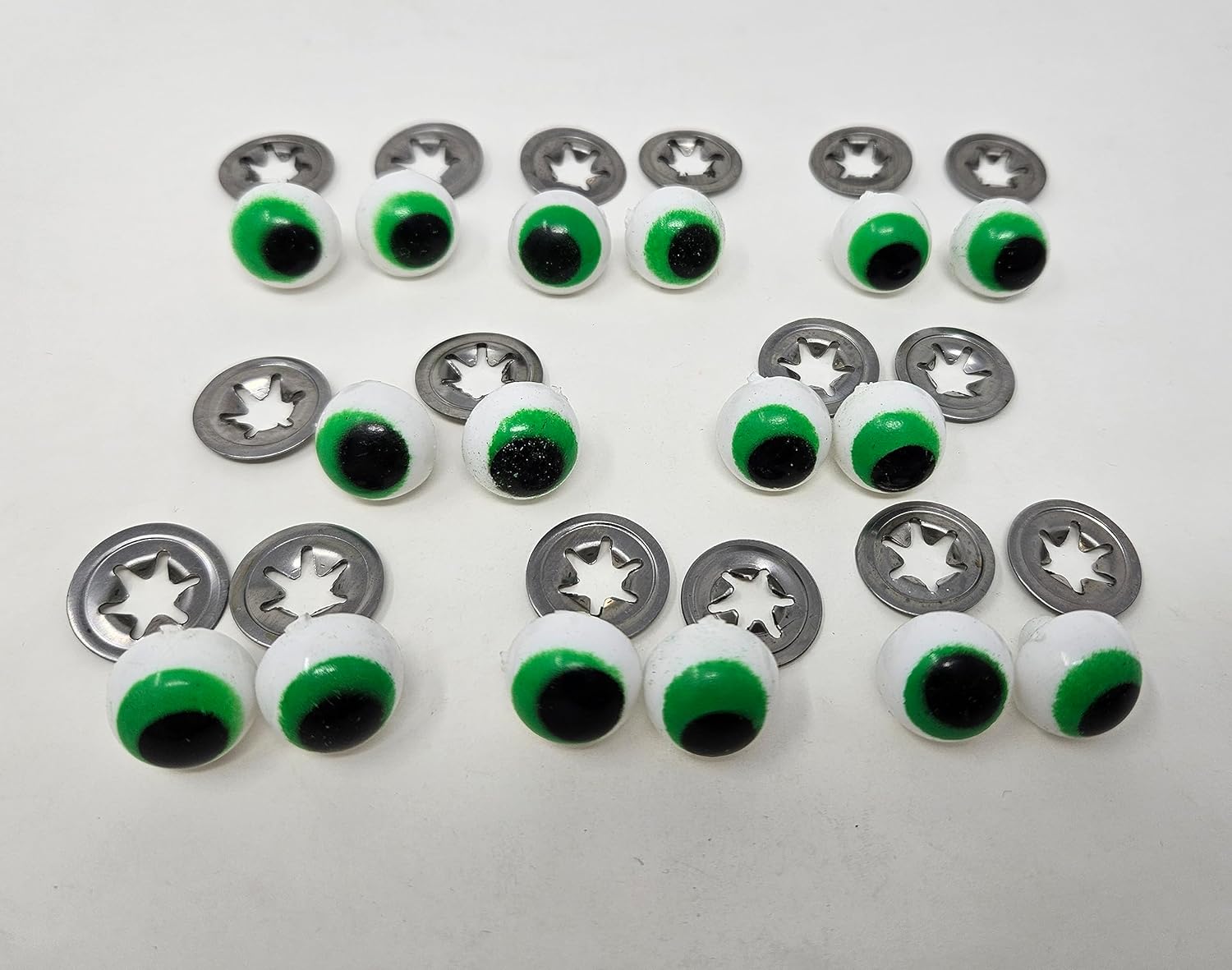 Pair of Zim's 17mm Green Painted Plastic Frog Safety Eyes for Craft Dolls or Puppets (Pack of 8)