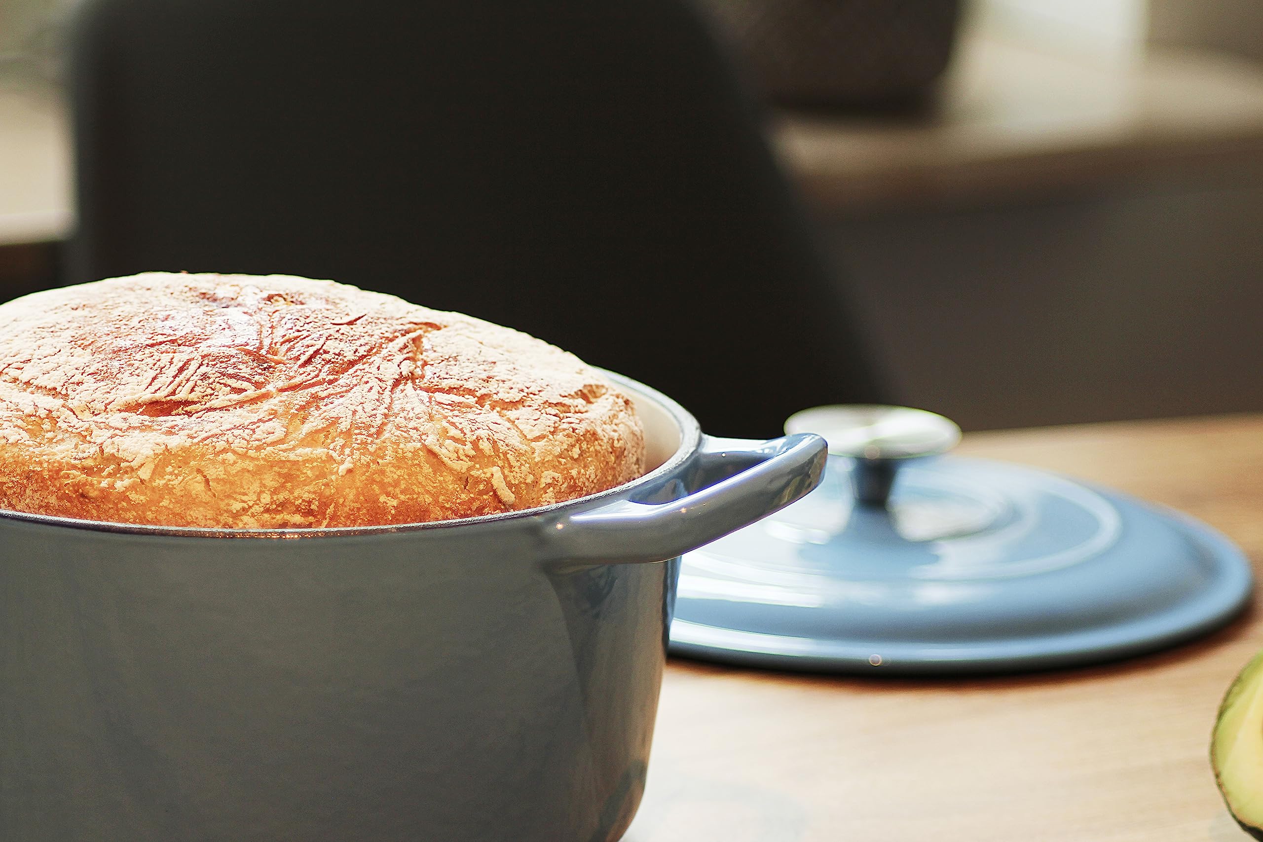 Echtwerk Cast Iron Dutch Pot with Enamel Coating, Cast Iron Pot, Roasting Dish with Lid, Bread Baking Pot Round, Suitable for Oven, Grill, BBQ and Induction, Light Blue, 3.5 L, Diameter 22.5 cm