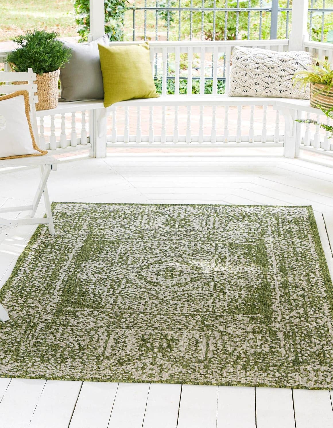 Unique Loom Outdoor Traditional Collection Area Rug - Timeworn (7' 10" x 10' Rectangle Green/Ivory)