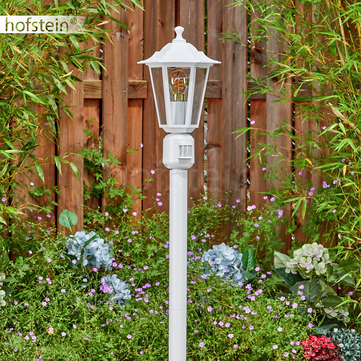 HOFSTEIN Außenstehleuchte Loria mit Bewegungsmelder, Außenwegeleuchte aus Metall/Glas in Weiß/Klar, Wegeleuchte im Antik/Landhaus/Vintage-Design für Garten, Außenbereich, Hof, 107 cm, E27, IP44