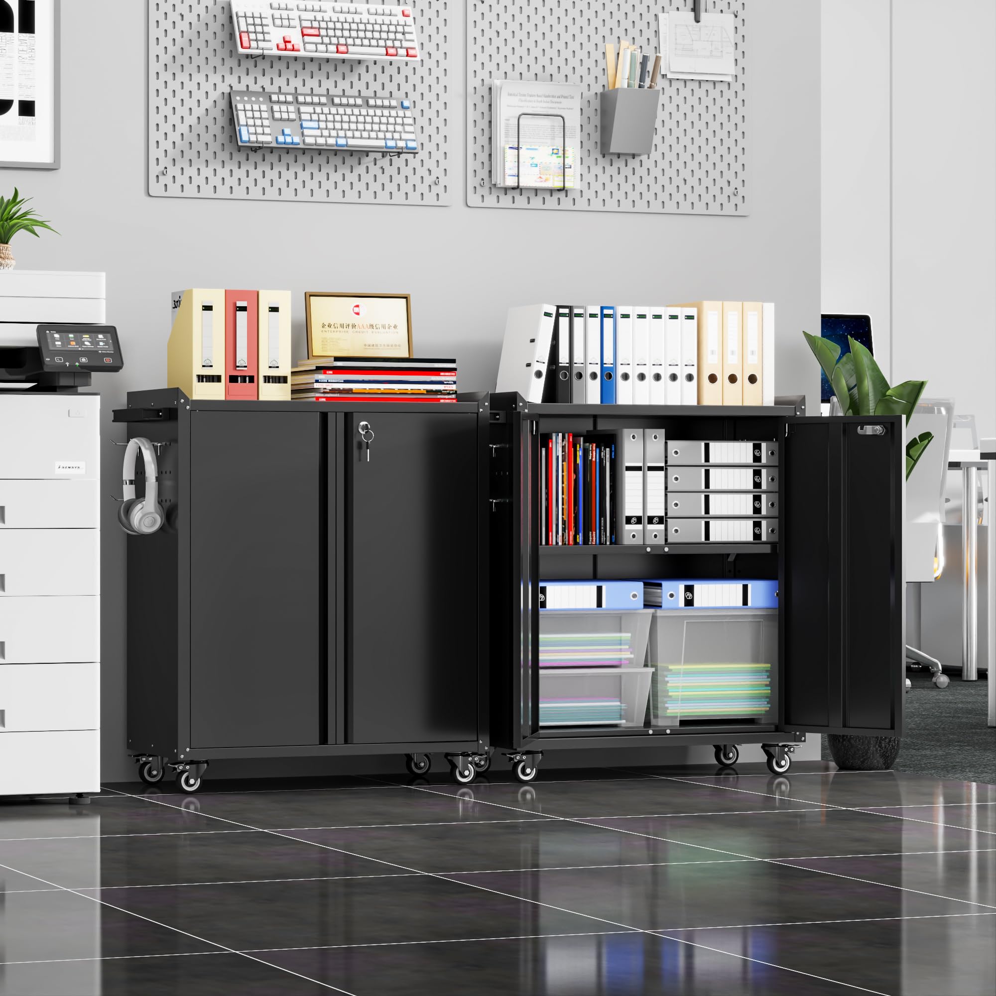 Armadio degli attrezzi con ruote e maniglia, con ripiani regolabili, con piastra forata e 4 ganci, 80 x 66 x 35 cm, armadio in acciaio chiudibile, adatto per garage, cantina e ufficio (nero)