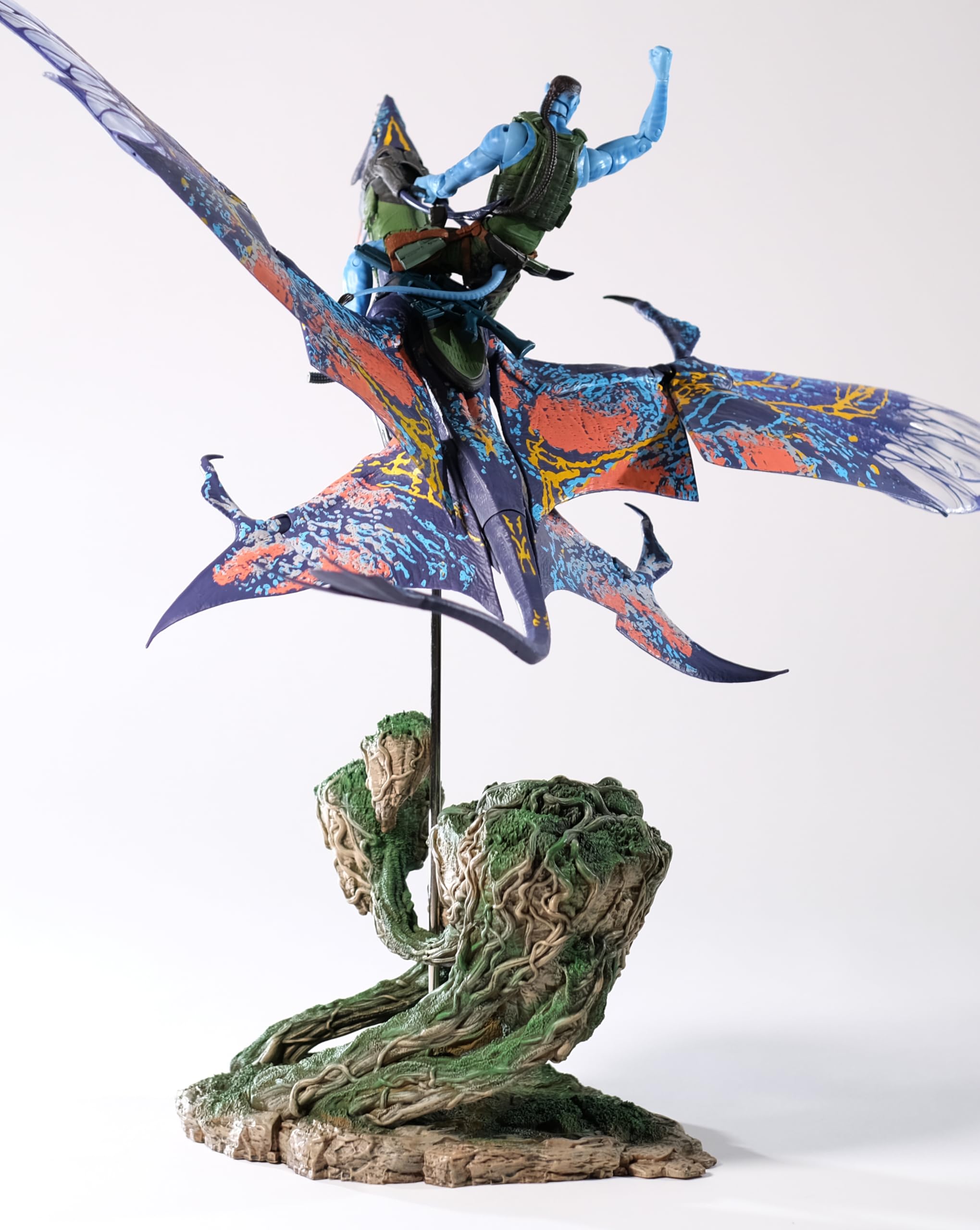 Disney Avatar DLX MEGA Banshee & Rider - A2 QUARITCH & Banshee (złota etykieta)