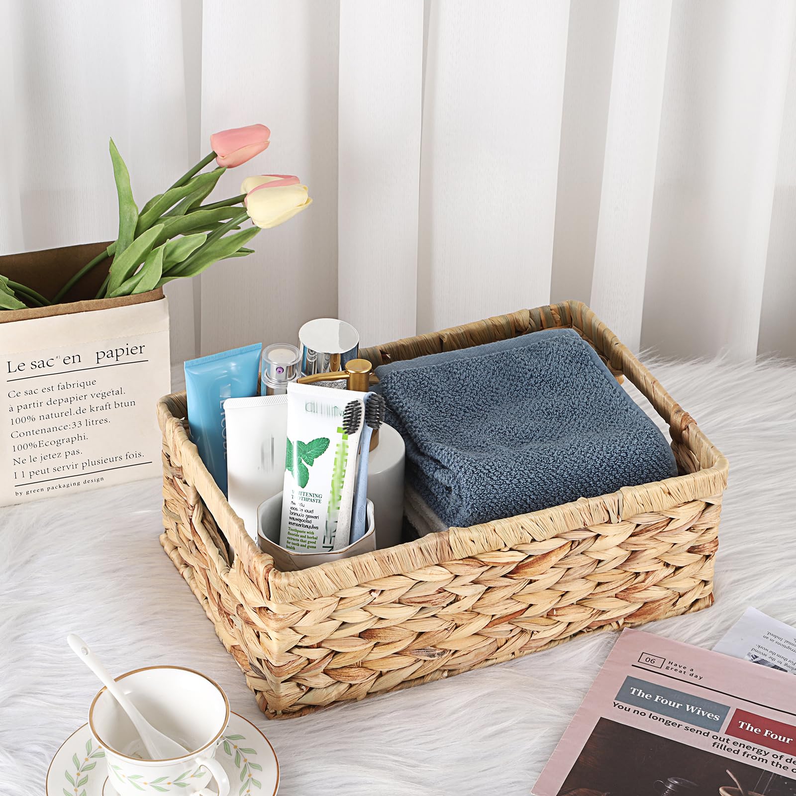 Panier en osier, panier en jacinthe d'eau avec poignées intégrées, panier de rangement en osier pour l'organisation, taille M ;