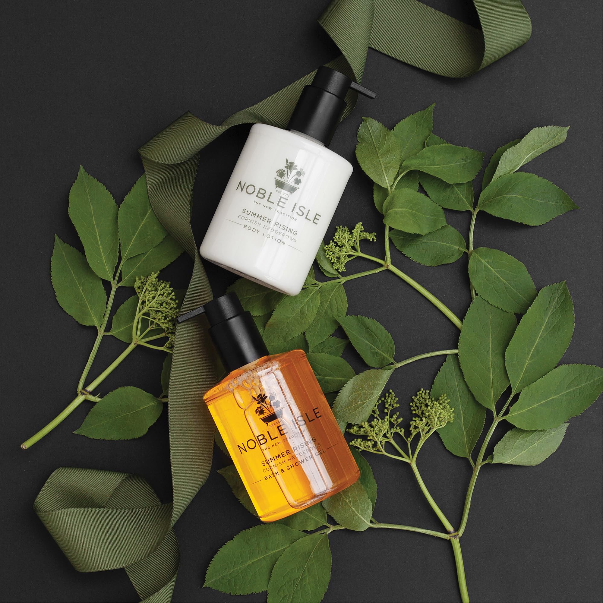 Noble Isle Geschenkset | Luxus-Summer Rising Duschgel- & Körperlotion-Duo-Geschenkset für Damen & Herren | Vegan-freundlich, echtes Parfüm, Britain in a Bottle |– 2 x 250 ml.