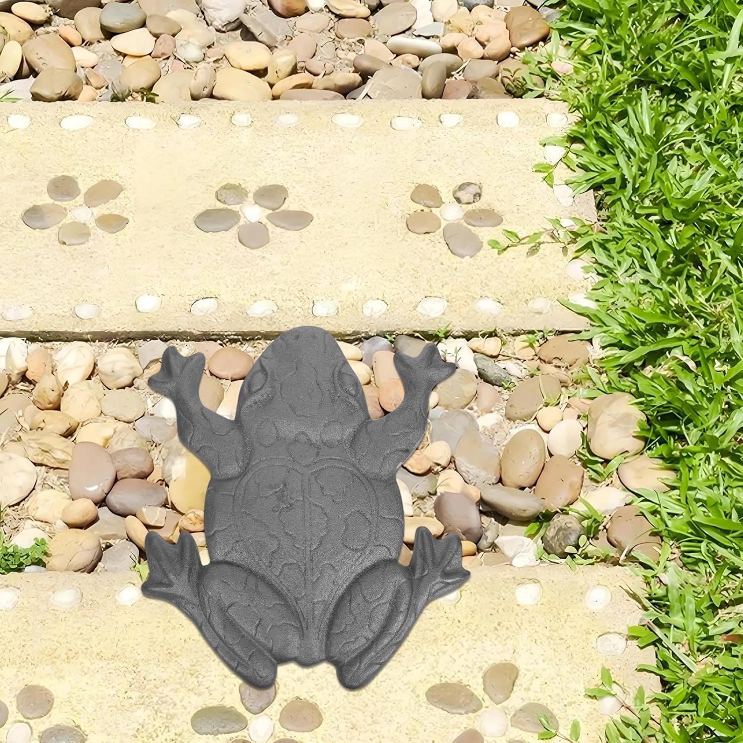 Garden Frog Cast Iron Stepping Stone Whimsical Outdoor Decor for Pathways Lawn and Patios Durable Non Slip Design for Enhanced Garden Aesthetics and Functionality