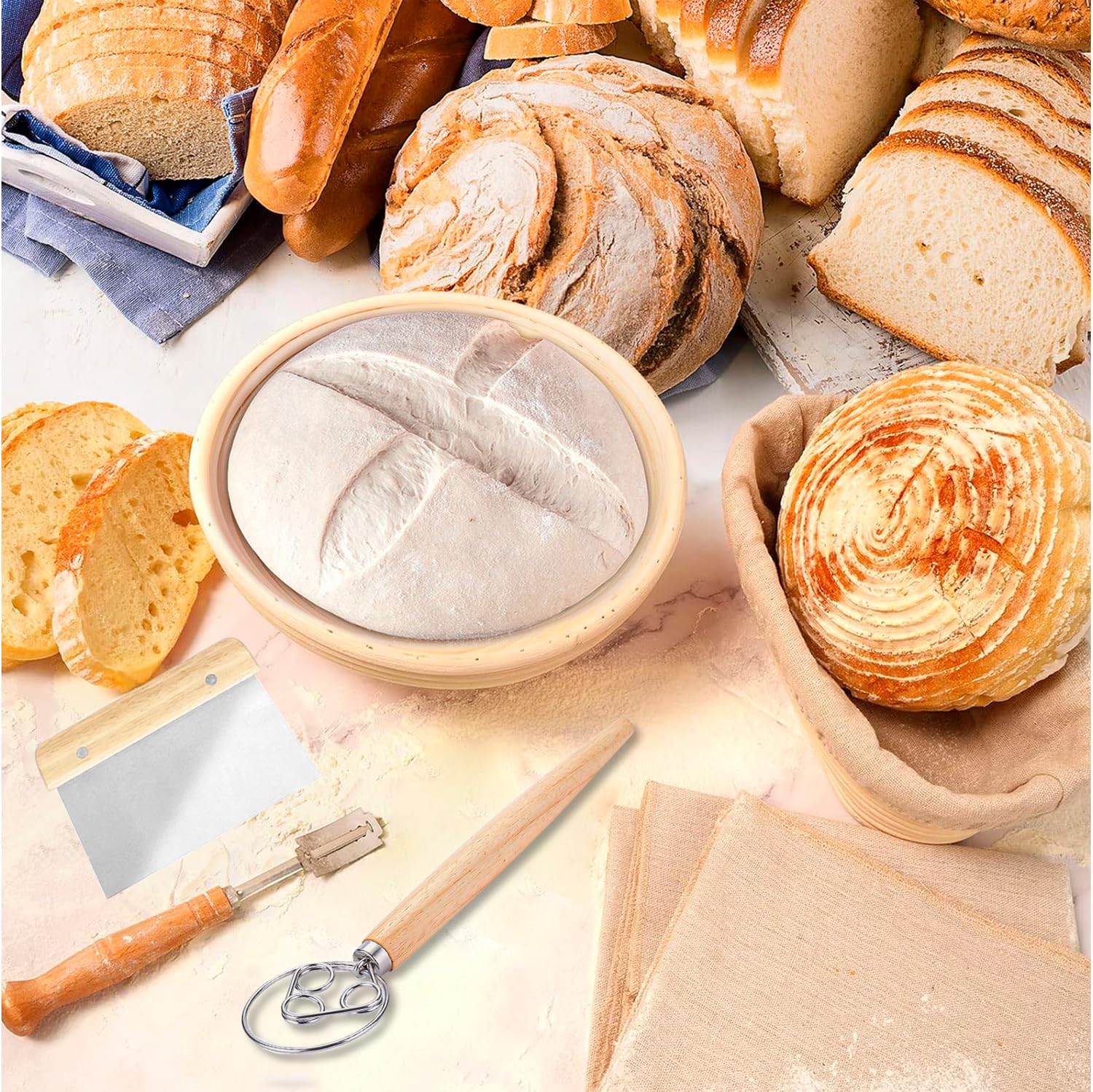 Kit Preparazione Pane in Casa 8 Pezzi - Include 2 Cestini Lievitazione Pane, Barattolo Lievito Madre, Lameta Per Pane, Spatola Impasto, Frusta Impasti, Spazzola Metallica e Misuratore Crescita