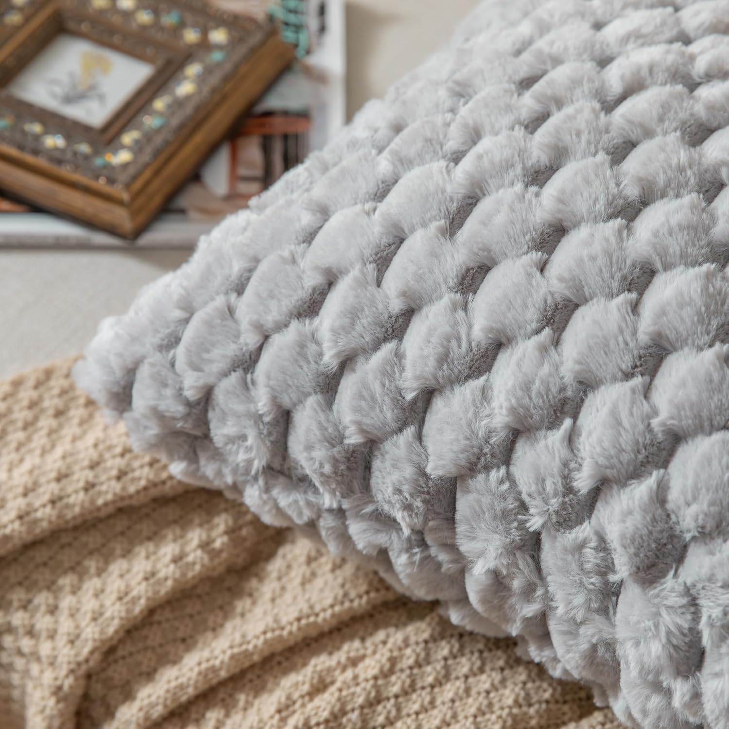 Pack of 2 Super Soft Throw Pillow Covers 20x20 Inch Faux Fur Plush Pillowcase Luxury Cozy Fluffy Decorative Cushion Cover for Sofa Couch Bed Livingroom LightGrey