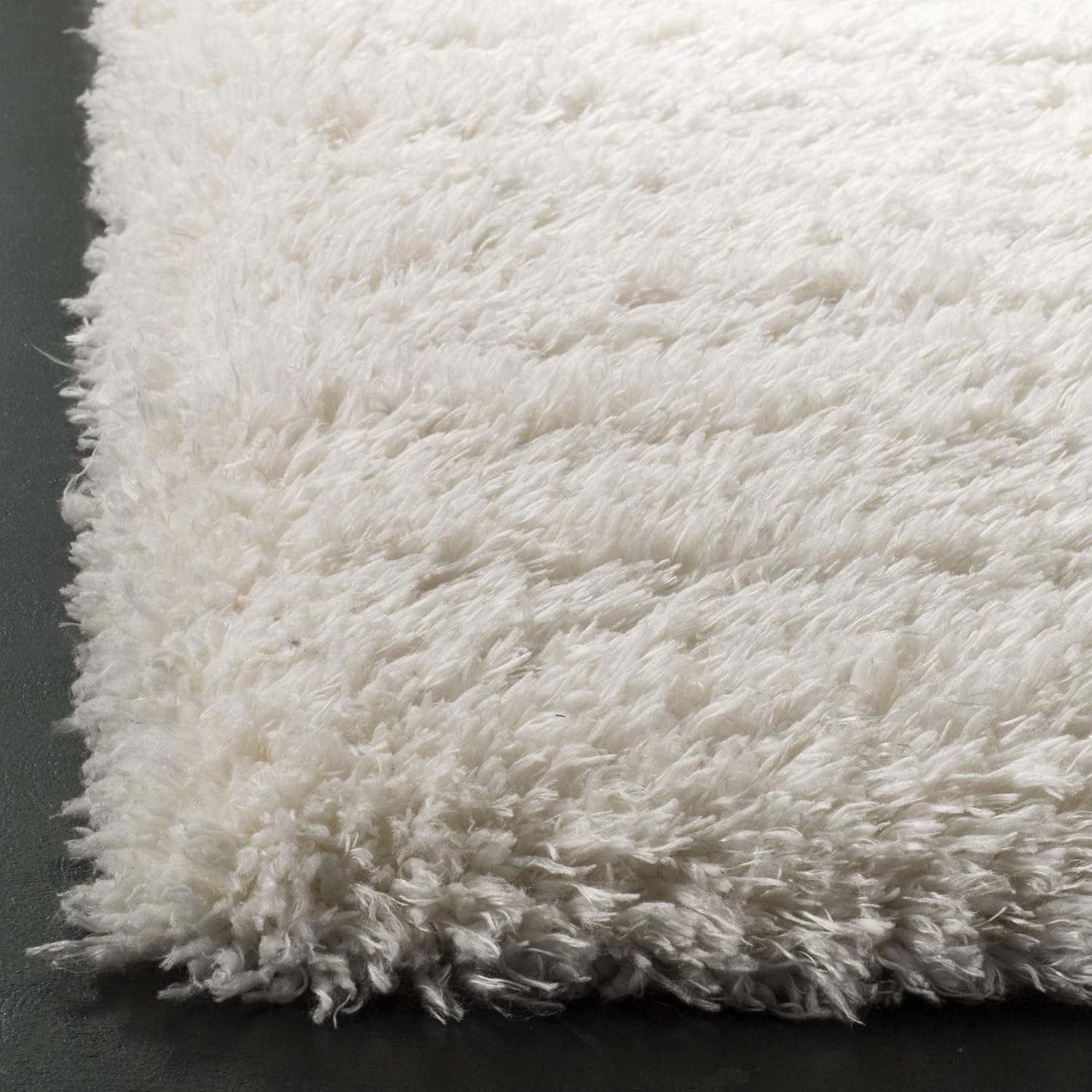 SAFAVIEH Flokati Shag Collection Accent Rug - 2'3" x 4', Ivory, Solid Design, Non-Shedding & Easy Care, 2.75-inch Thick Ideal for High Traffic Areas in Entryway, Living Room, Bedroom (FLK950B)