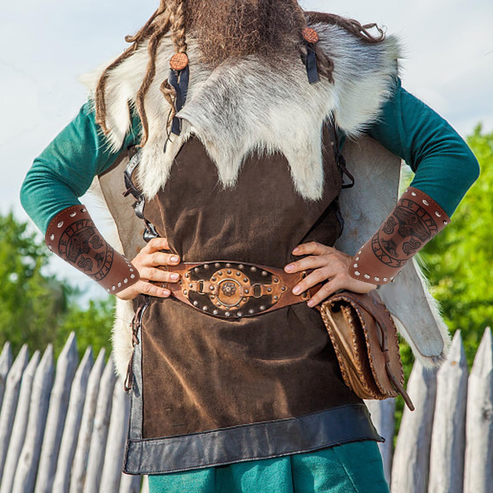 LUKIUP Brassards en Cuir Viking, Protège-bras médiévaux en cuir synthétique pour adultes, Protège-poignets en cuir gaufré, Pour LARP/activités de jeu de rôle - Halloween