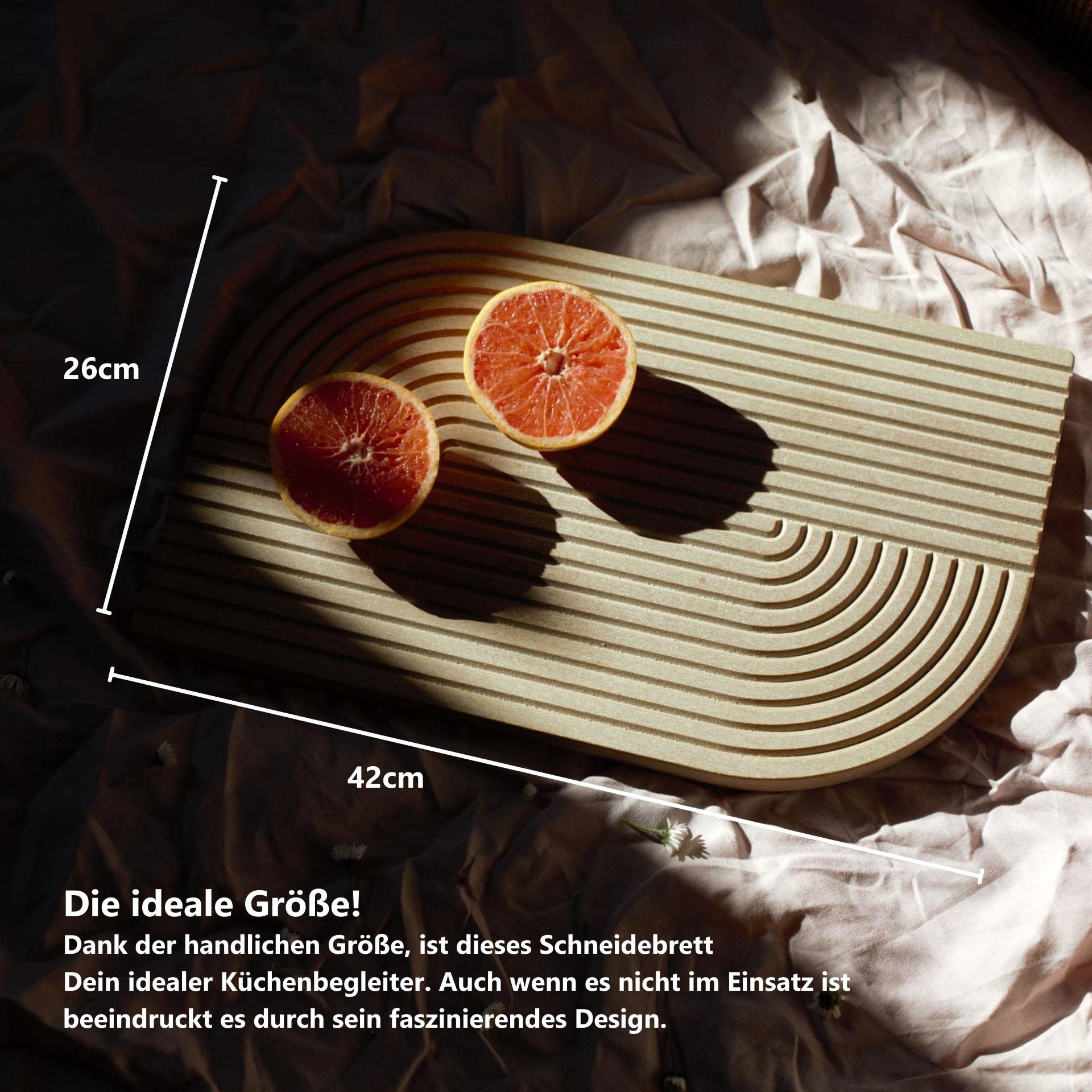 WYE Schneidebrett Holz gross massiv (ca. 40x30cm) – Design Holzbrett Küche FSC zertifiziert - auch als Servierbrett und Vesperbrett - LINES Serie