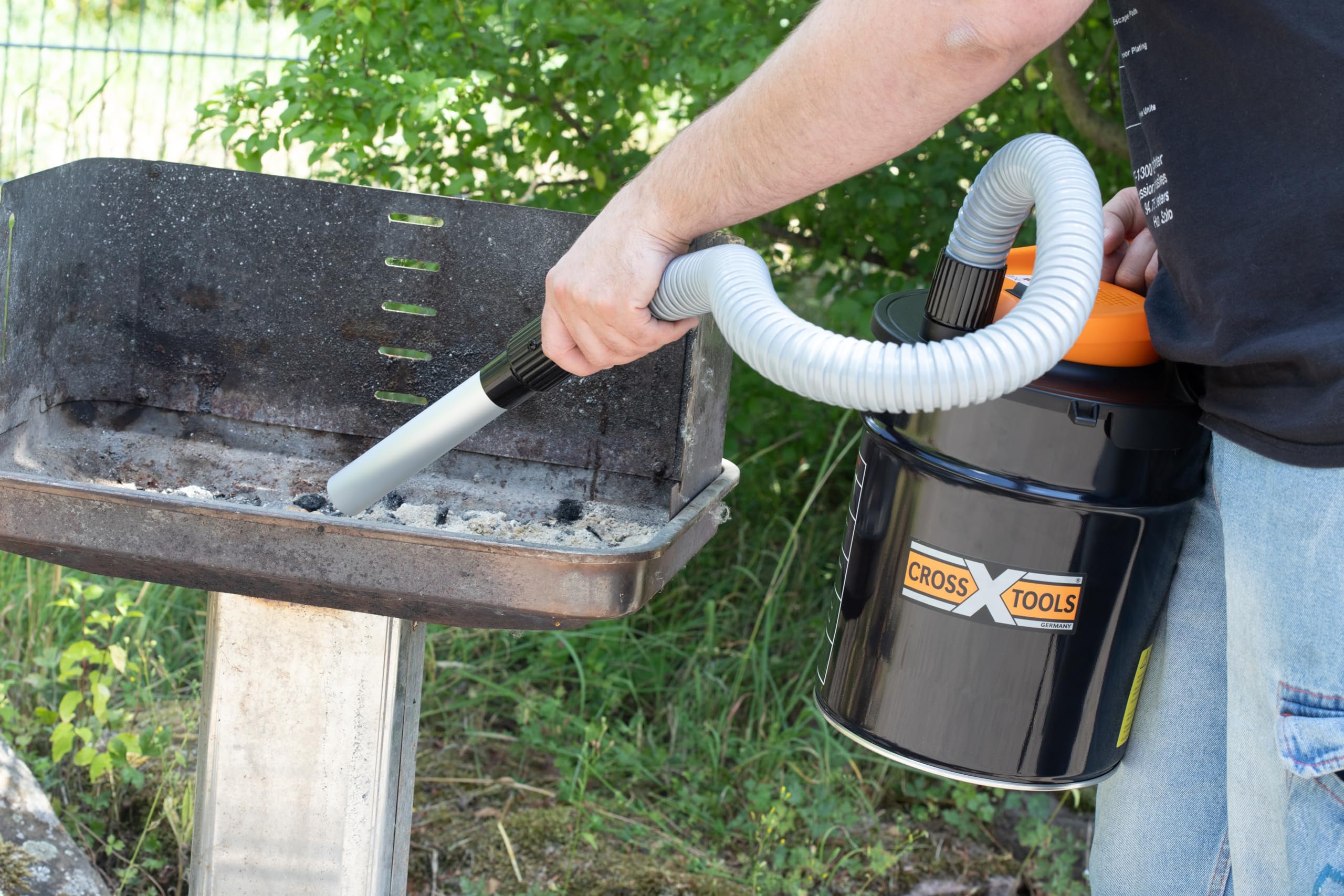 Cross Tools Aschesauger Kaminsauger 600 W, 150 mbar, 12 l Behälter, 100 cm Metallsaugschlauch (PVC-ummantelt), Alu-Saugrohr, waschbarer HEPA-Filter für Kamin, Pelletöfen, Grills 68523