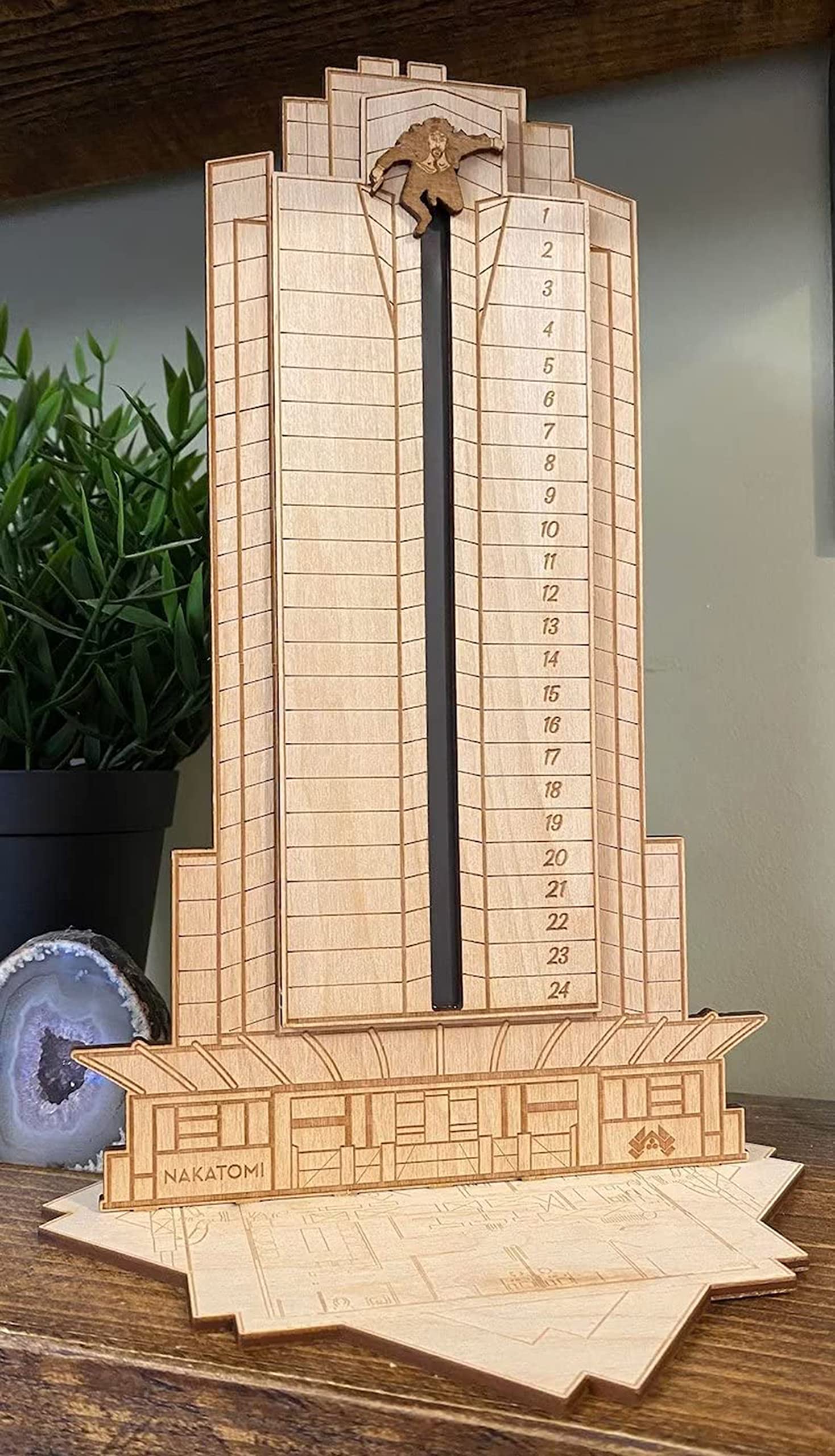 Holdes Calendrier De L'Avent Die Hard, Matrice De Découpe De Noël, Calendrier De La Chute De Hans Gruber Plaza, avec Hans Gruber Falling Off Plaza Desktop Calendar Die Hard Calendar for Tabletop