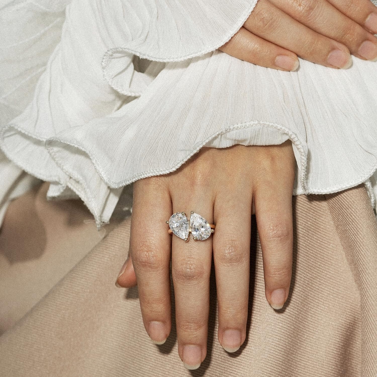 DIAMONBLISS Marilyn Monroe Pear Cut Toi et Moi Ring | 14K Gold Plated 925 Sterling Silver Celebrity Cocktail Ring | 100 Facet Cubic Zirconia CZ Diamond Simulant