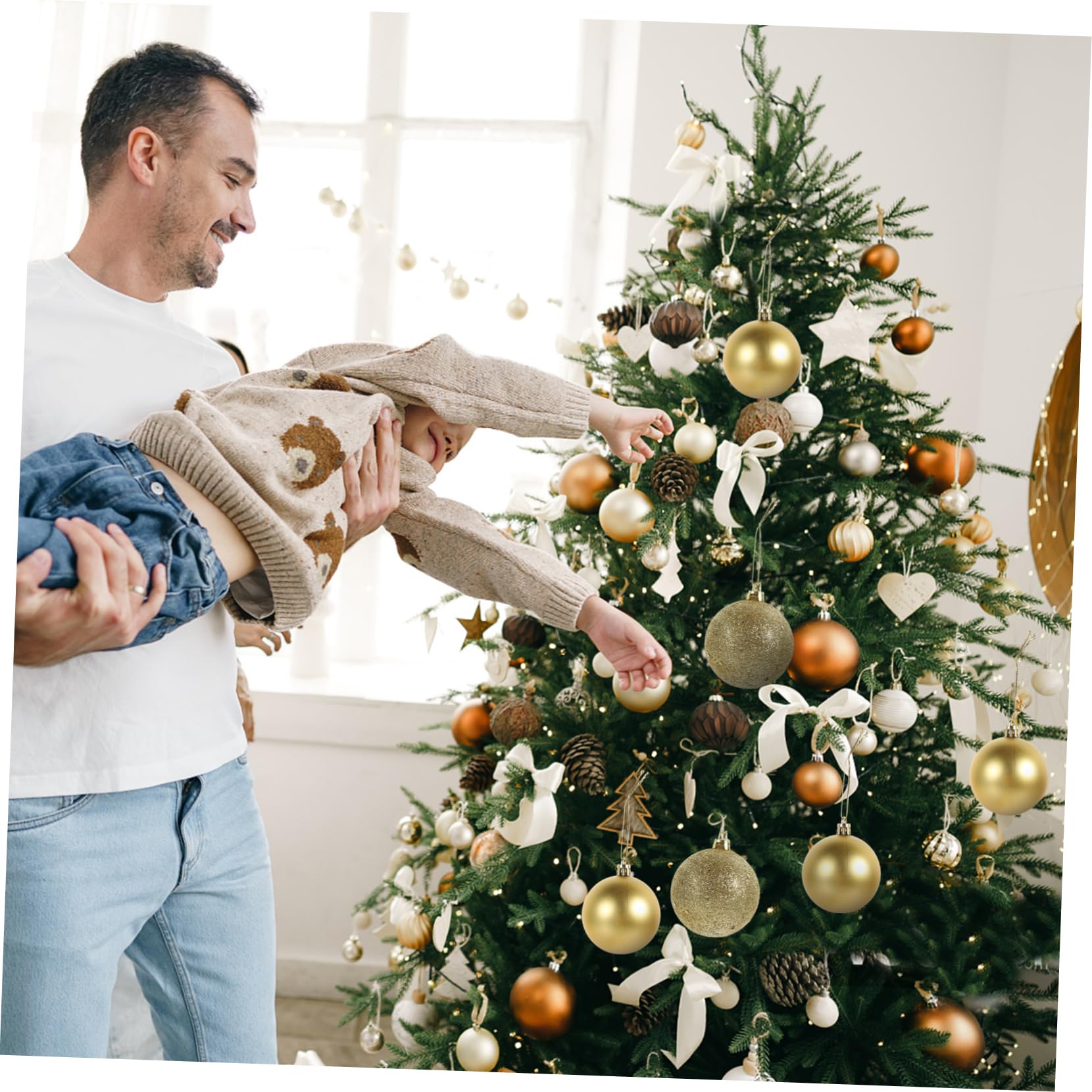 Ipetboom Caja 100 Bolas Doradas de Plástico para Árbol de Navidad, Adornos Colgantes Creativos Ideales para Ambientación del Hogar y Escenas Festivas