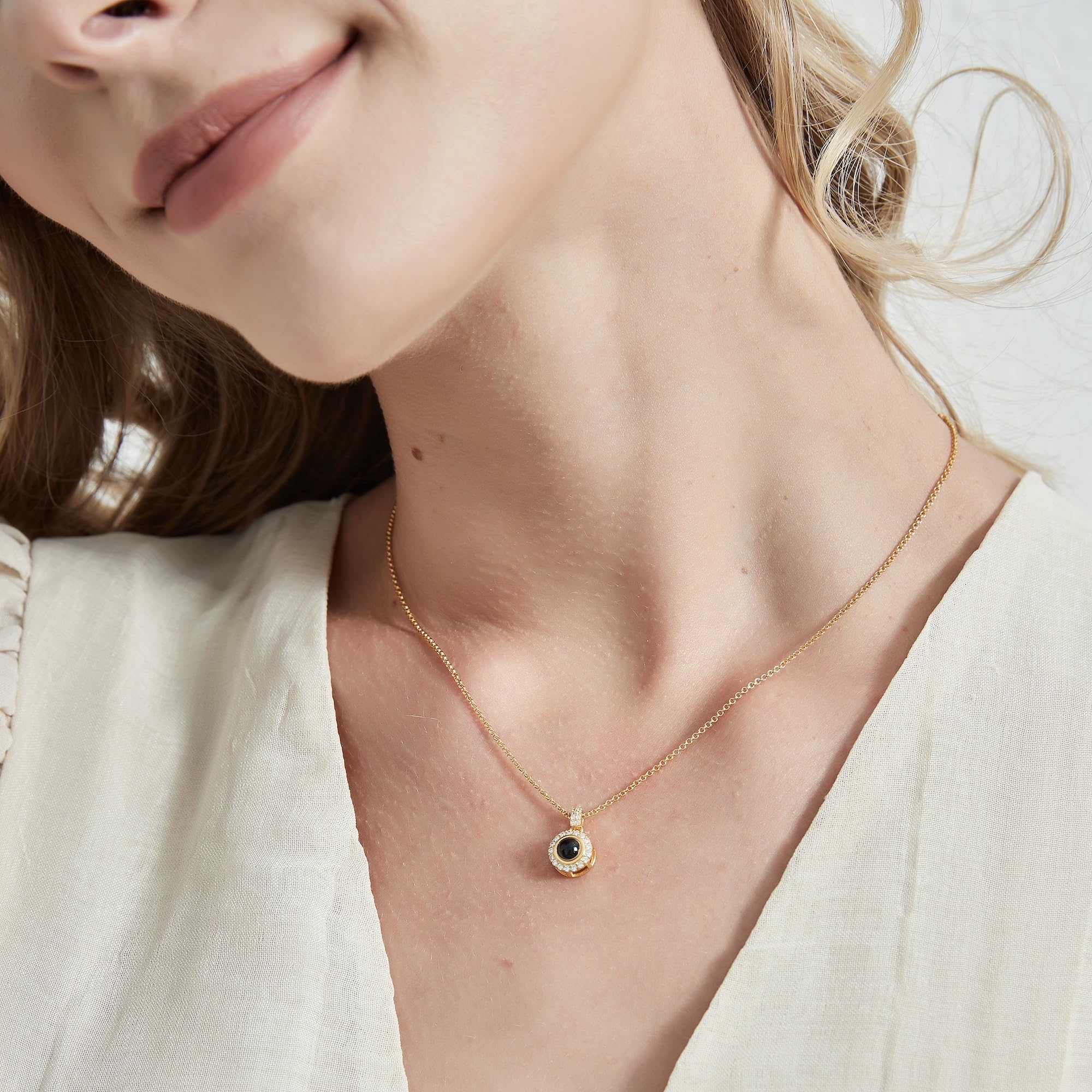 PERIMADE Collana con proiezione di foto a cerchio personalizzato con immagine all'interno, testo personalizzato e amore in 100 lingue CZ ciondolo rotondo collana con ciondolo personalizzato regalo