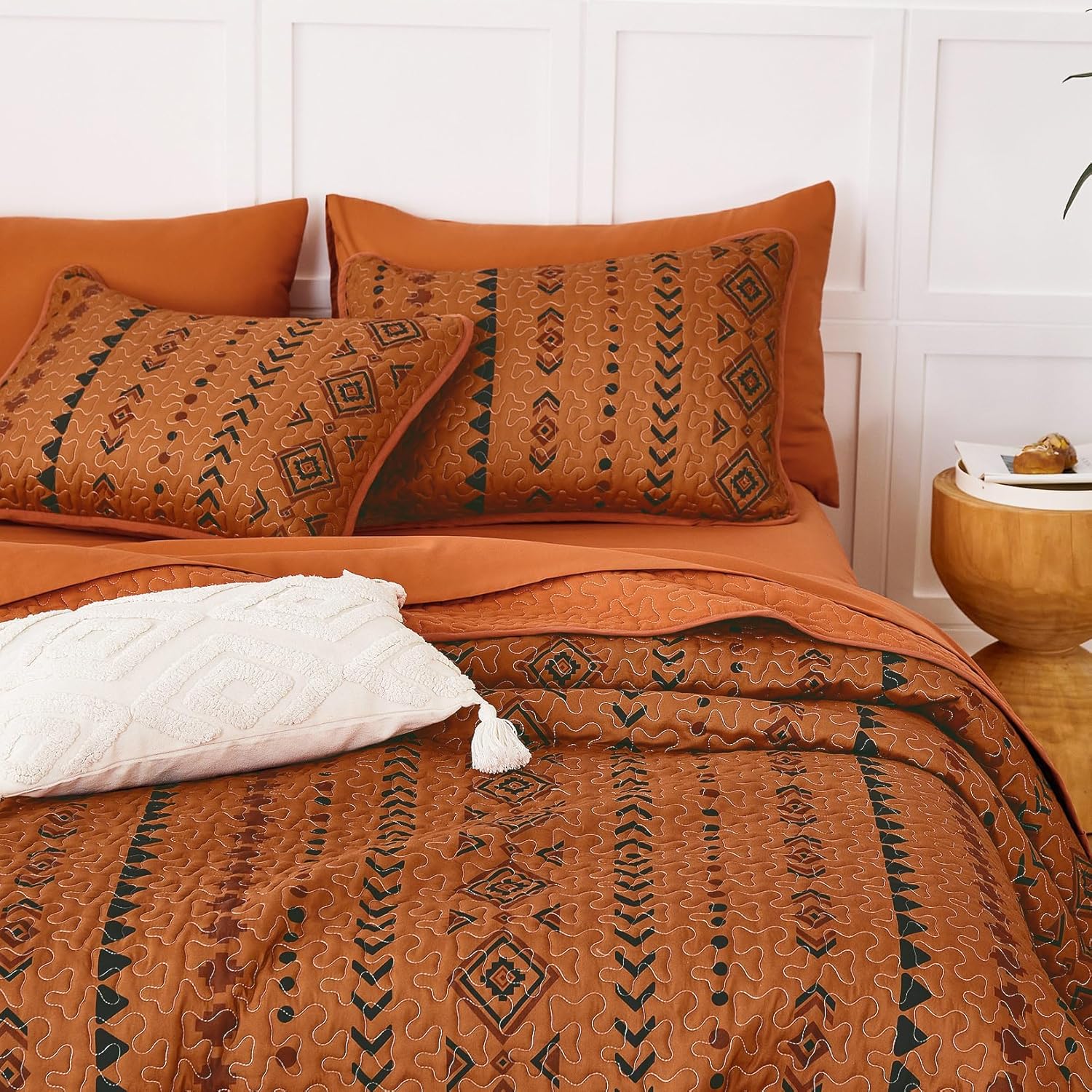 Wake In Cloud - Western Quilt Set, Boho Southwestern Aztec Rustic Farmhouse Geometric Pattern, Reversible Lightweight Bedspread Coverlet, 3 Pieces, Burnt Orange, King Size