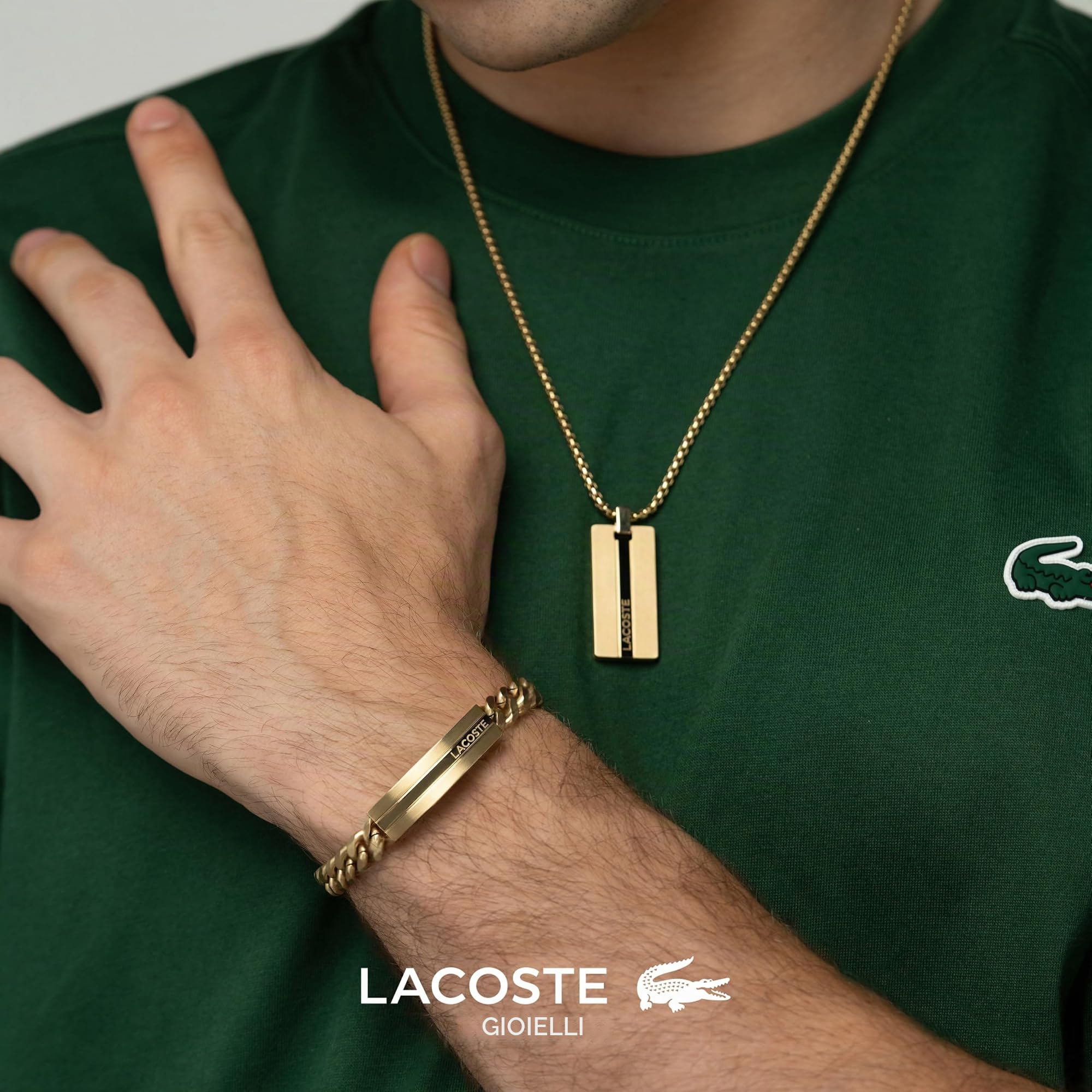 Lacoste Braccialetto a Catena da Uomo Collezione ADVENTURER in Oro Giallo con una Placca Incisa - 2040092