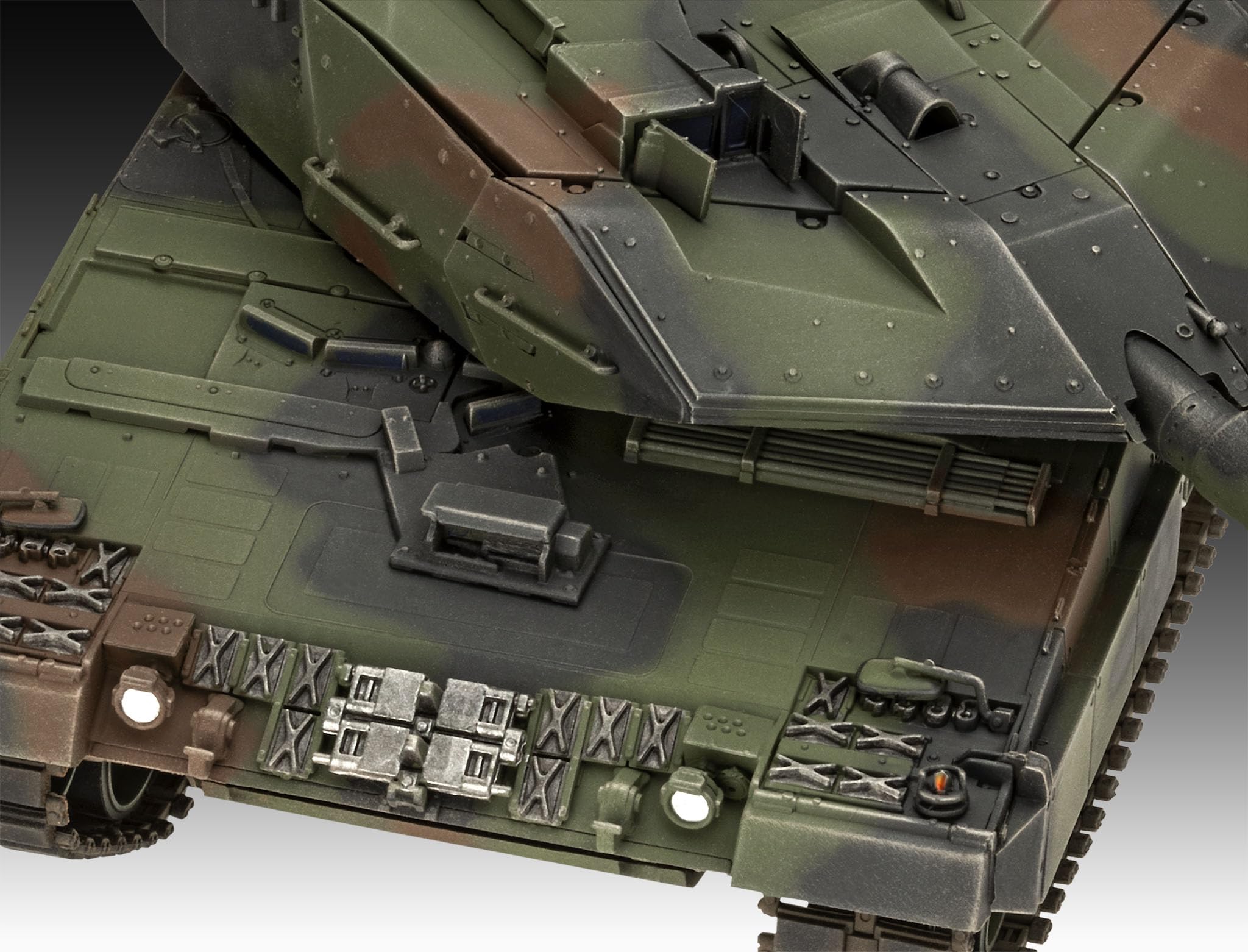 Revell Zestaw upominkowy 05631 Leopard 2 A6A2 ekskluzywna edycja 70 lat Bundeswehry w skali 1:35 niezbudowane plastikowe modele z akcesoriami