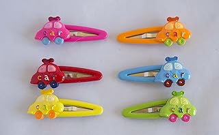 Zestaw 6 spinek do włosów samochodów w różnych kolorach.