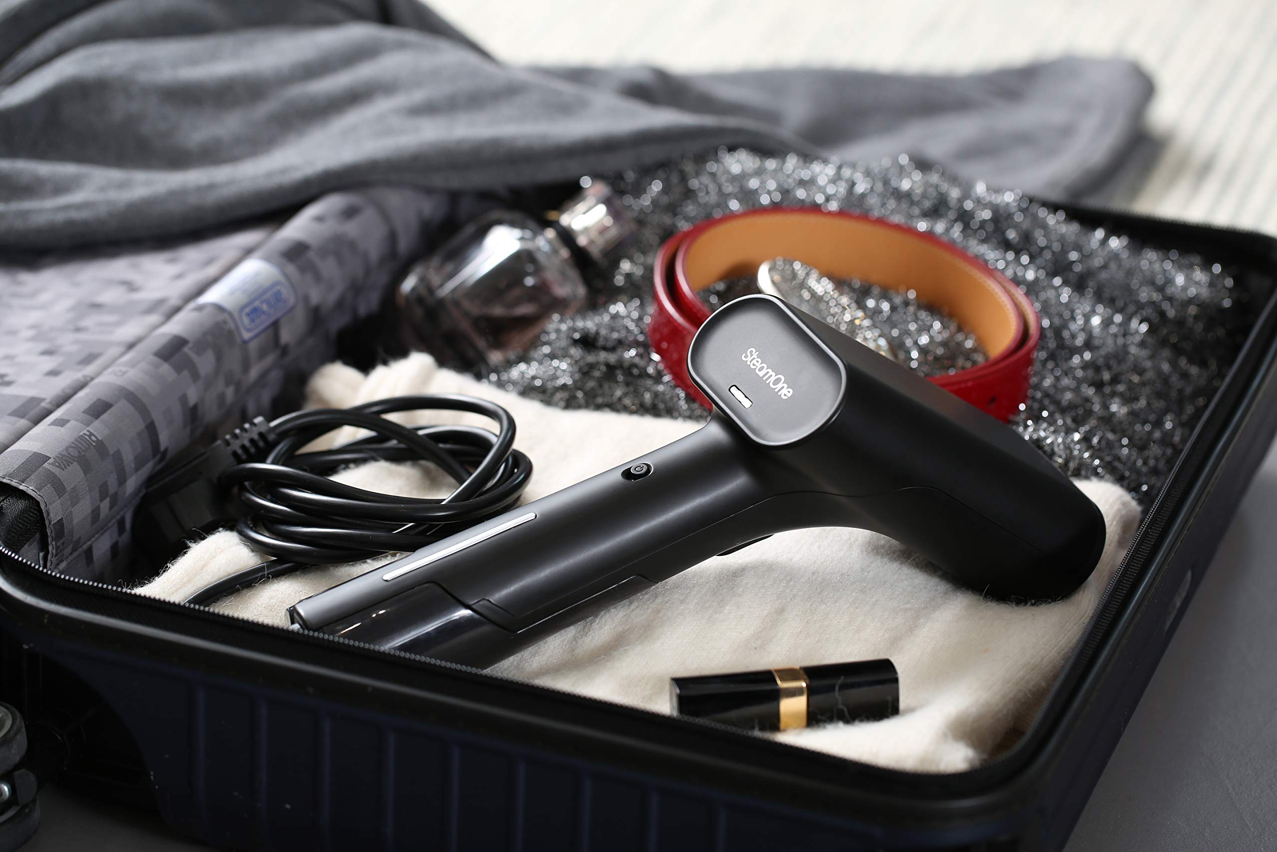 STEAMONE- Plancha Vertical Vapor Portátil- Placa de Acero Inoxidable 1600 W- Depósito 75 ml- Listo en 35 segundos- Vapor 25 g/min- Cable 1.9m- EUDTC75B
