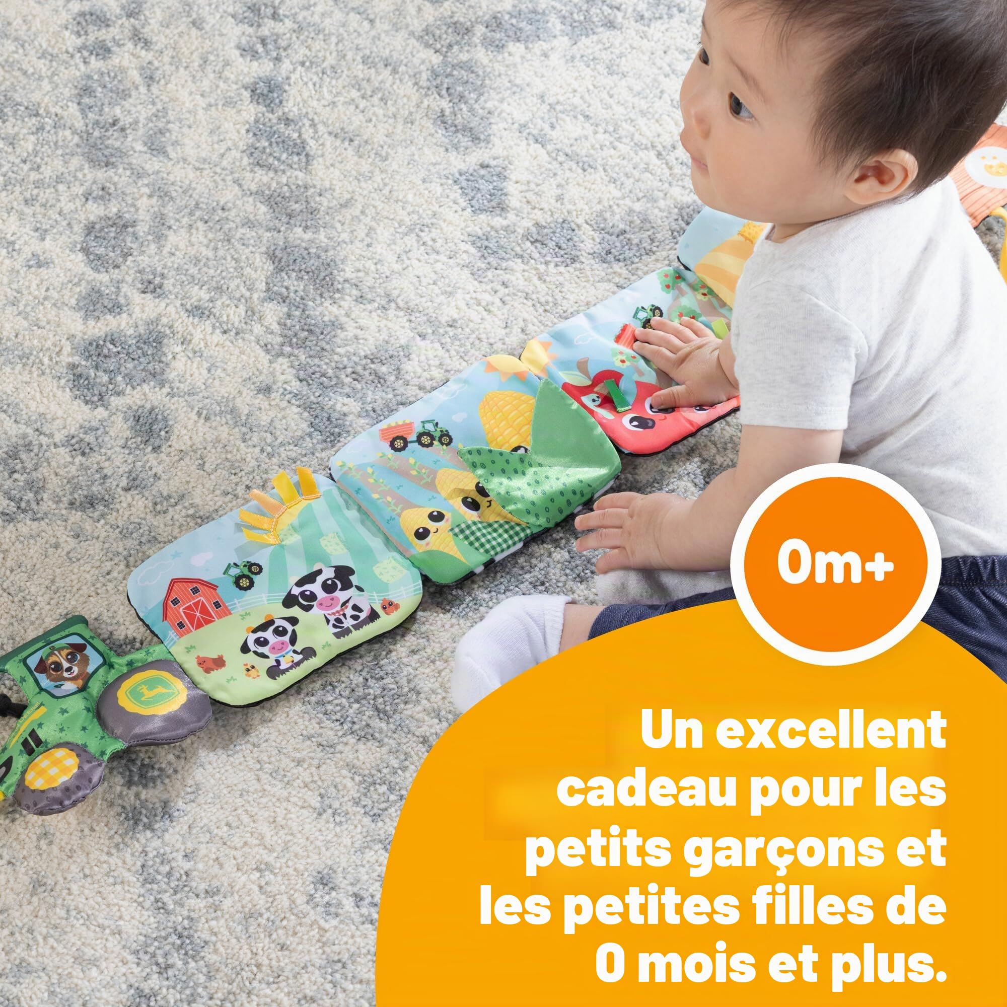 Lamaze John Deere Voyage de la Ferme à la Table | Livre Pliable Doux pour Bébé avec Panneaux Colorés et Noir et Blanc, Bruissements, Pouet-Pouet, Rubans | Jouet Sensoriel pour Bébé dès 6 Mois