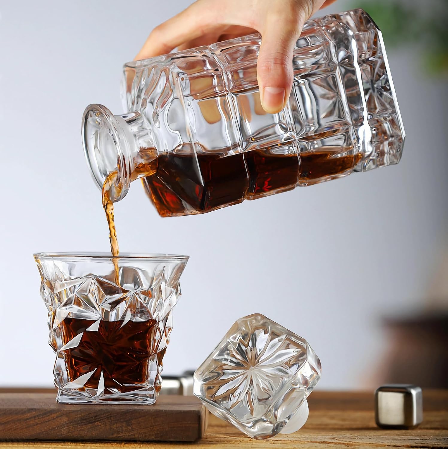 30oz Liquor Bottle,Whiskey Decanter with Airtight Glass Stopper