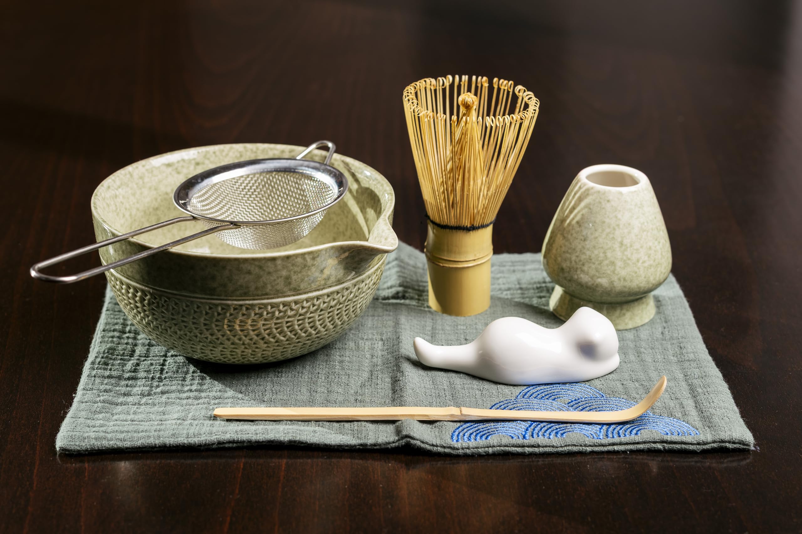 Kit Matcha Completo, Set Matcha Kit de Ceremonia de Te, Juego de Te de 7 piezas. Tazón de Cerámica y Batidor Premium de Bambu de Calidad, Ideal para Regalo. Bienestar y Harmonía.