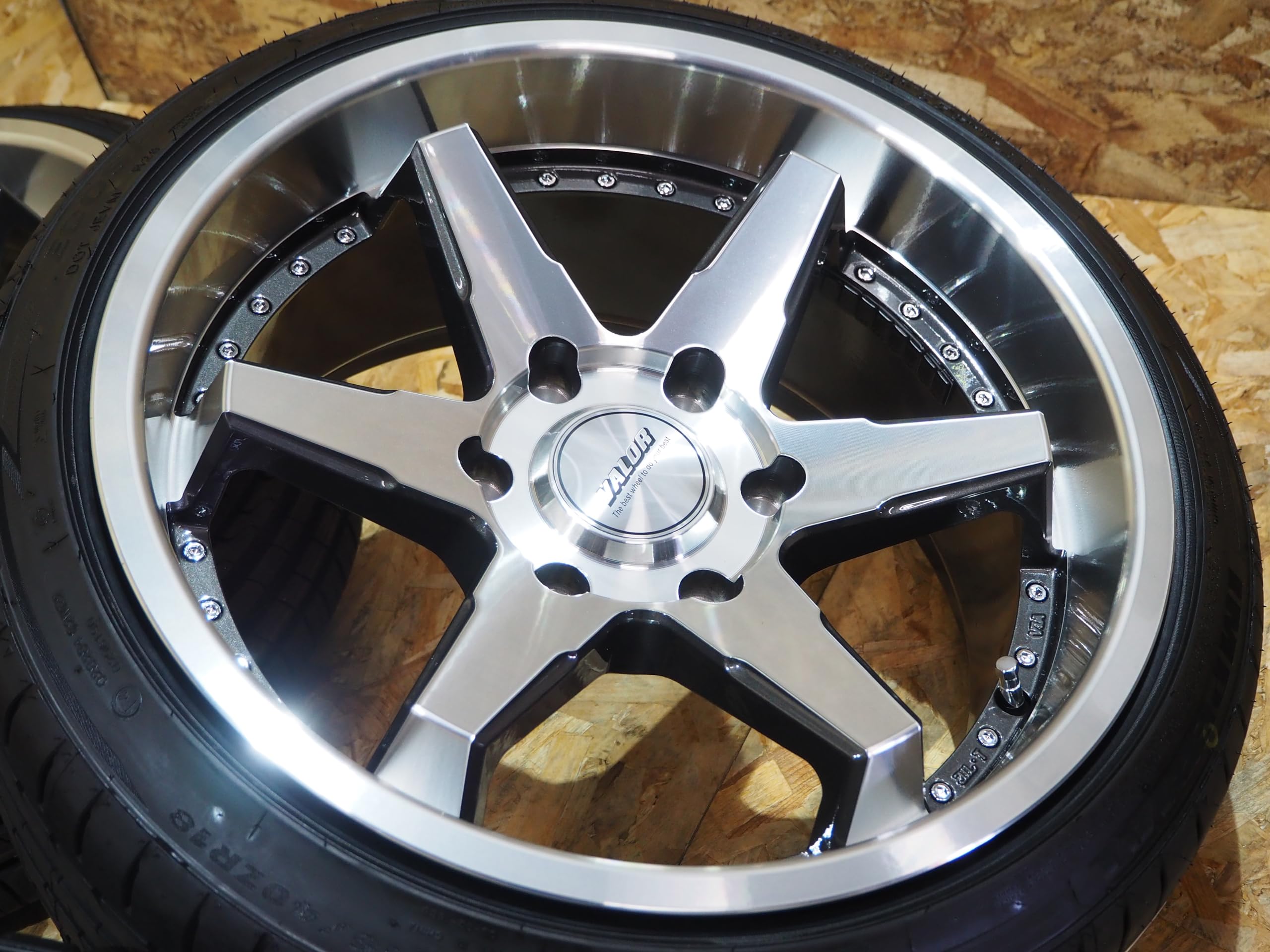 Amazon.co.jp: 輸入タイヤ付き VALOR ヴァロー DCR 18inch 9J+20 6H139