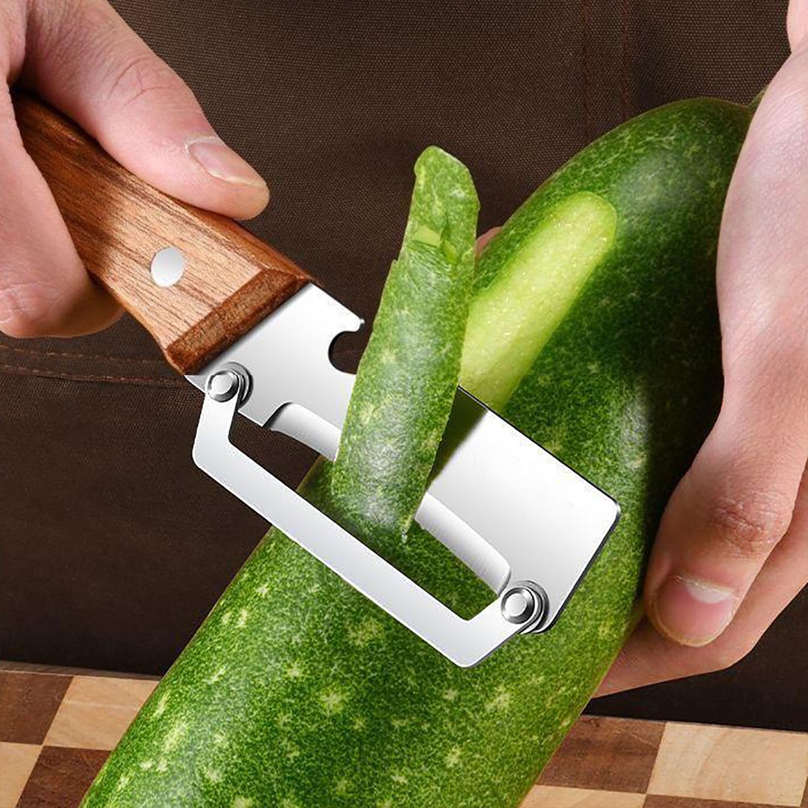 2 en 1 Éplucheur de légumes multifonctionnel la cuisine lame en acier inoxydable ultra aiguisée et manche bois ergonomique Eplucheur Bois Ouvre Bouteille Outil Cuisine Double Usage Fruits et Légumes - 4