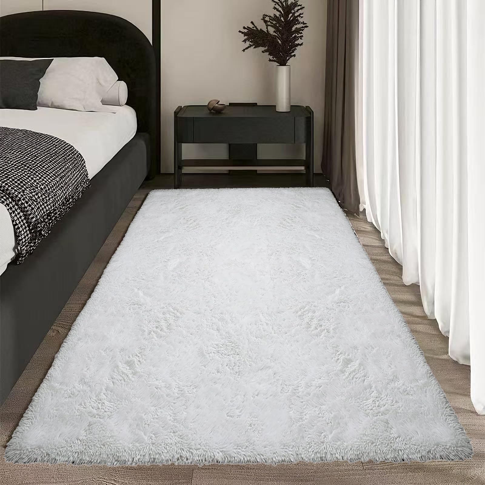 Tapis de salon noir en peluche pour créer un coin lecture cosy dans votre chambre