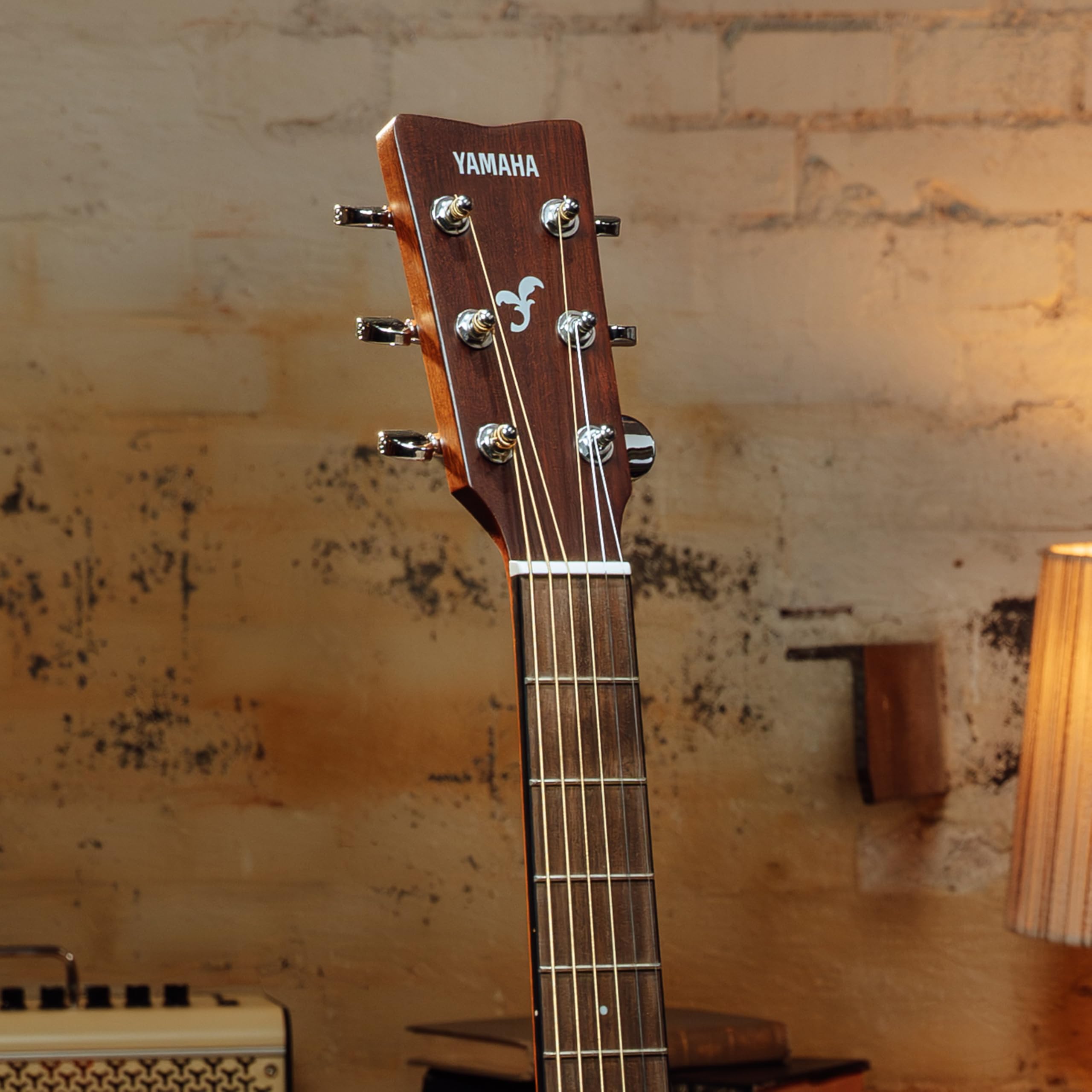 YAMAHA FGX820C Guitarra Electroacústica – Dreadnought Cutaway, Escala 24,96″, Tapa Maciza de Abeto, Fondo & Aros de Caoba, Previo Sistema66 Activo – Natural