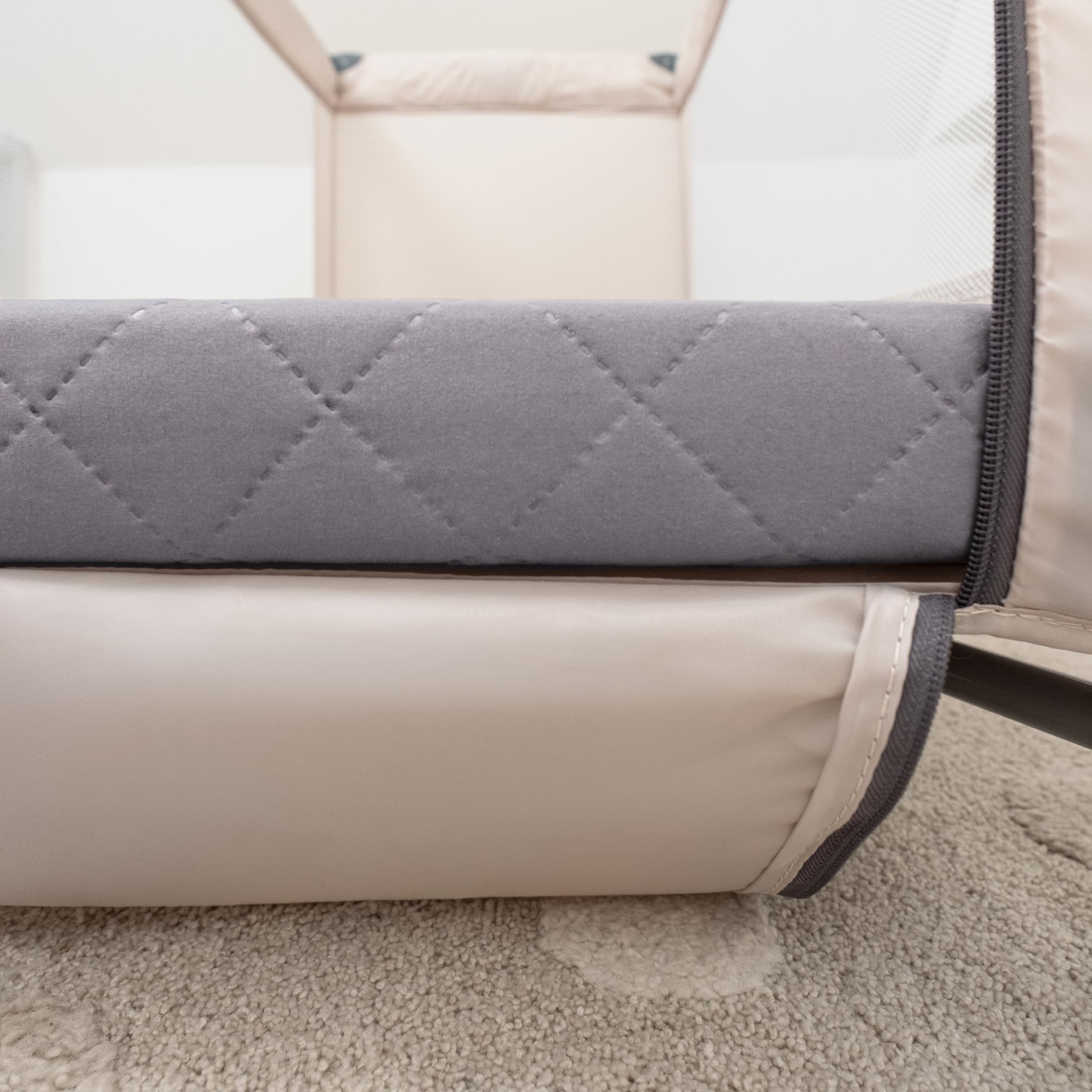 Ehrenkind® Reisematratze Go! | Reisebett Matratze 60 x 120 | Babymatratze 60x120cm | FALTBAR, aus hochwertigem Schaum mit waschbarem Hygienebezug in praktischer Tragetasche