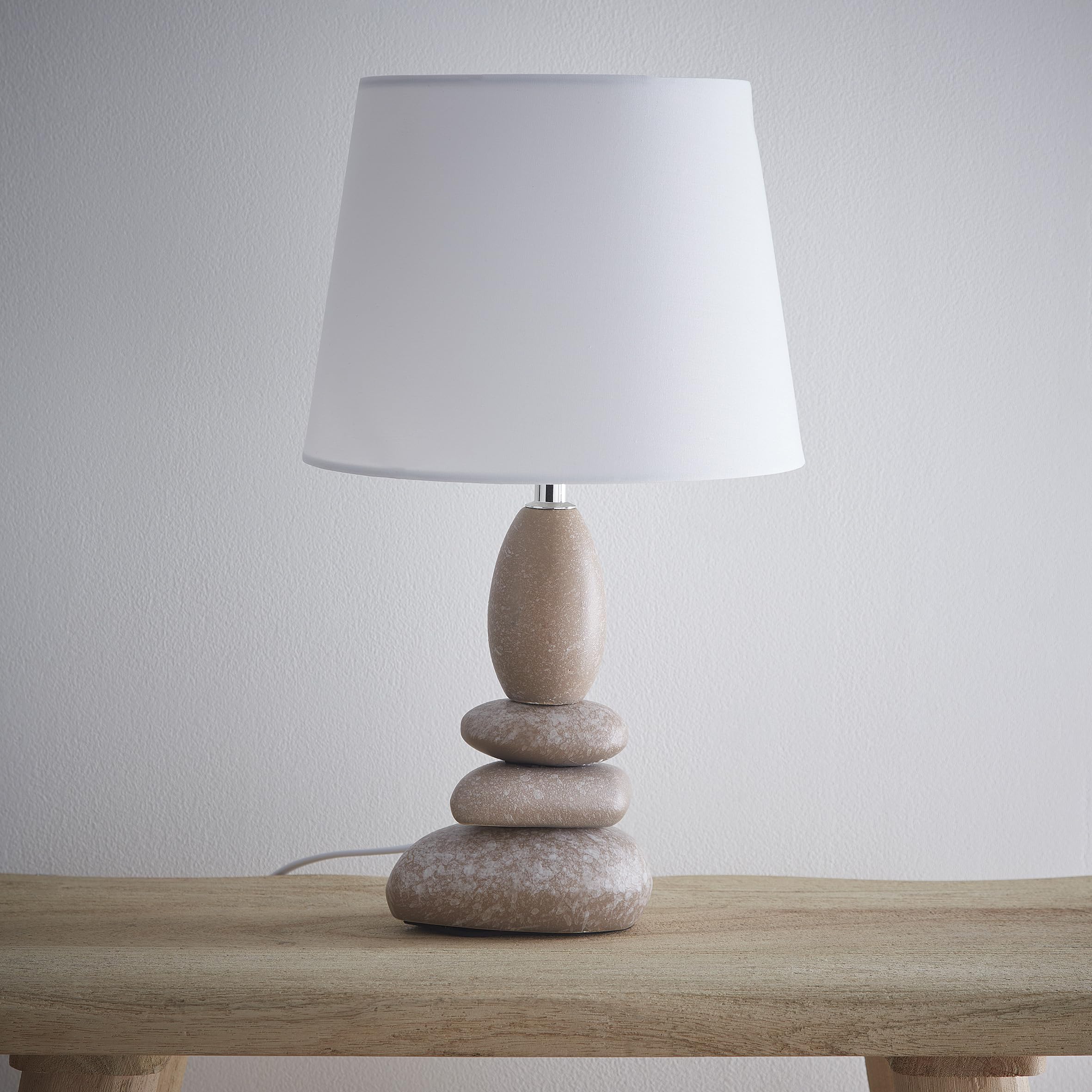 K LIVINGPebbles Ceramic Table Lamp with White Cotton Lampshade and a Pebbles Design Base