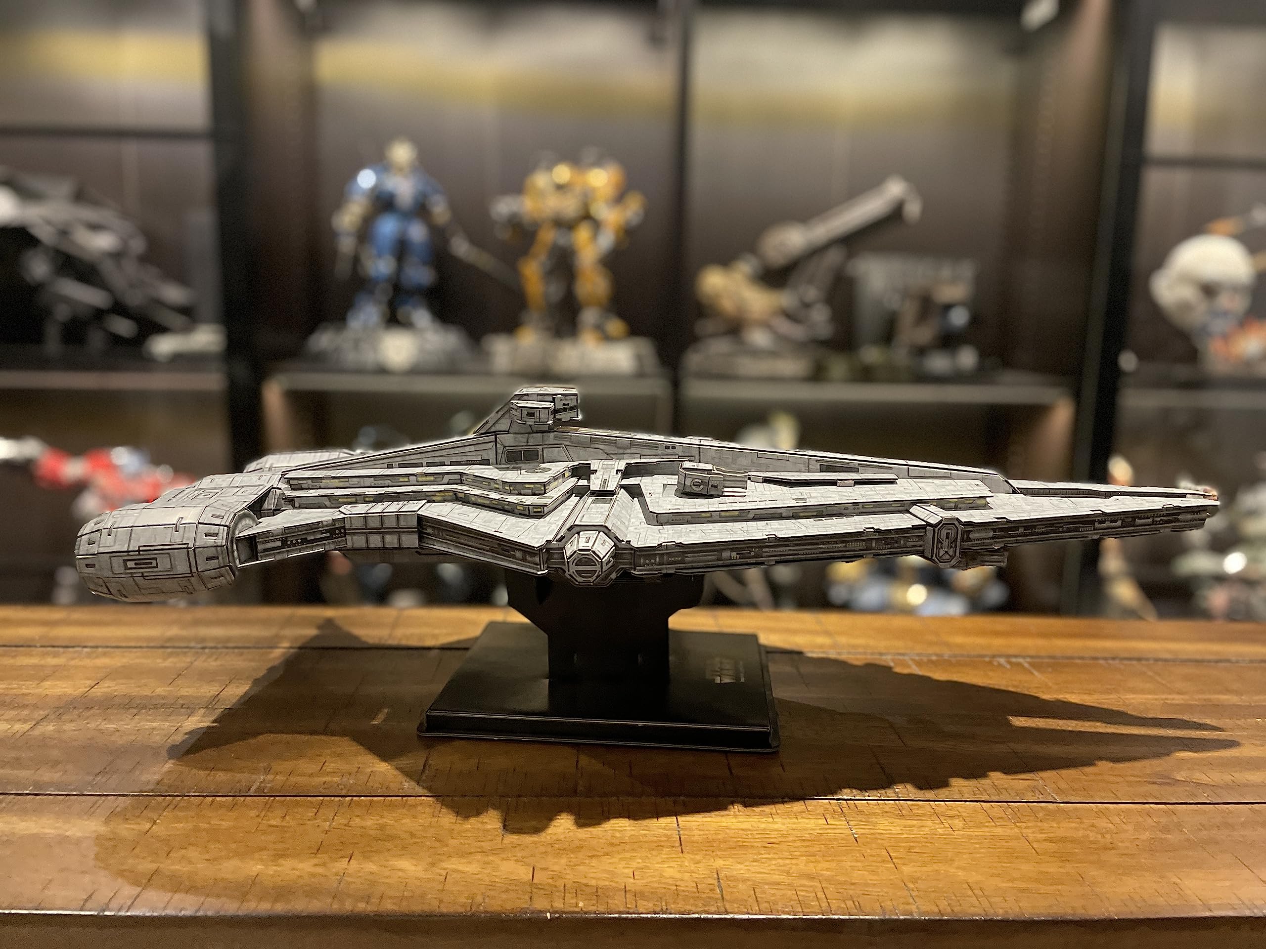 University Games Star Wars The Mandalorian Imperial Light Cruiser Modellbausatz Grau