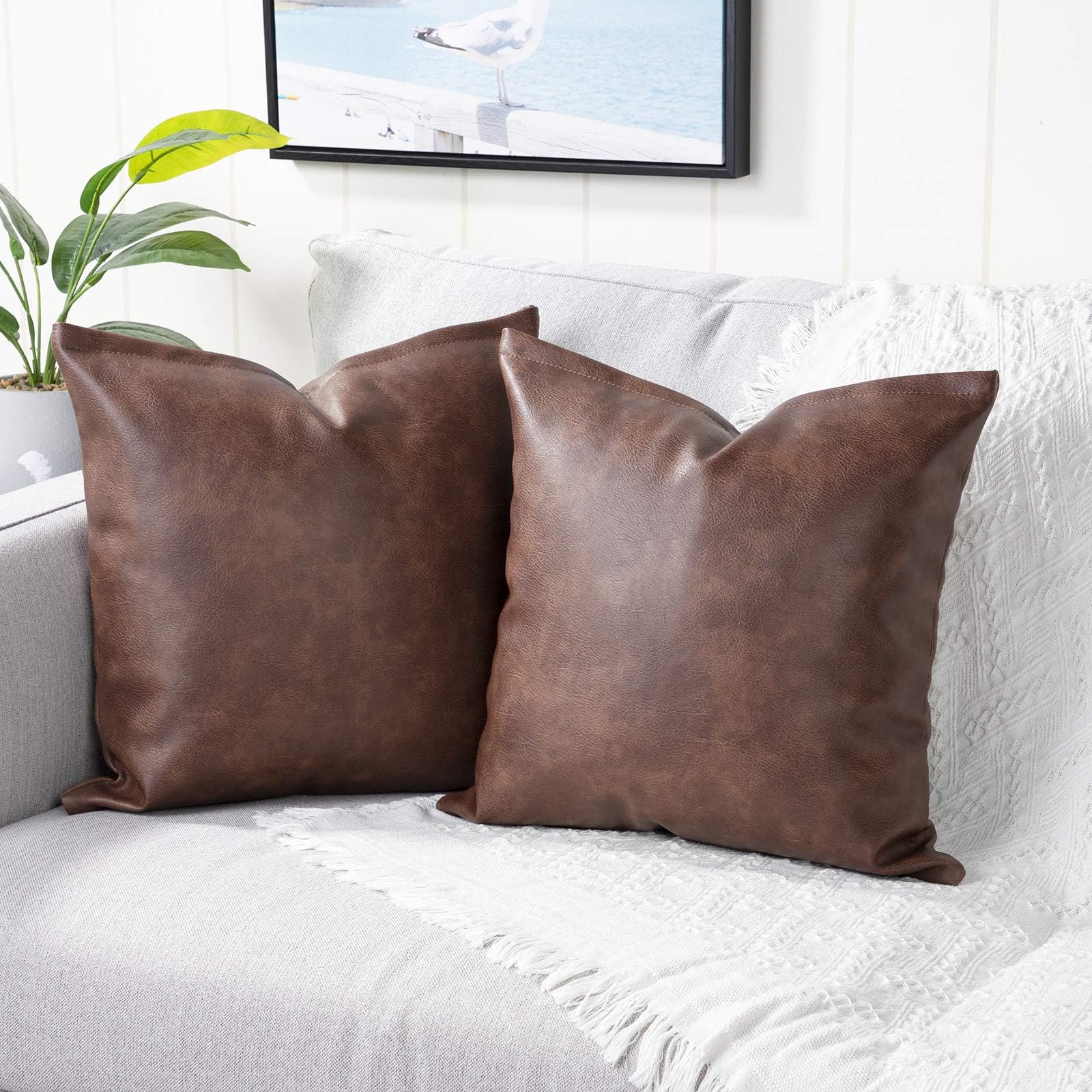 Yaertun Lot de 2 Decoratif Housse de Coussin Moderne Faux Cuir Taie d'oreiller Rectangulaire Modernes Décoratives pour Salon Canapé Canapé Chambre Voiture 65x65cm Brun foncé