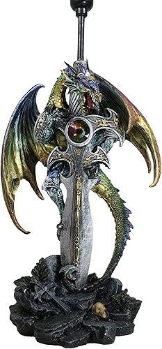 Miniatura 6 de Ebros Gift Dragón verde metálico con rayas doradas que agarran la espada Excalibur con cristal en el cementerio, lámpara de escritorio escultórica,