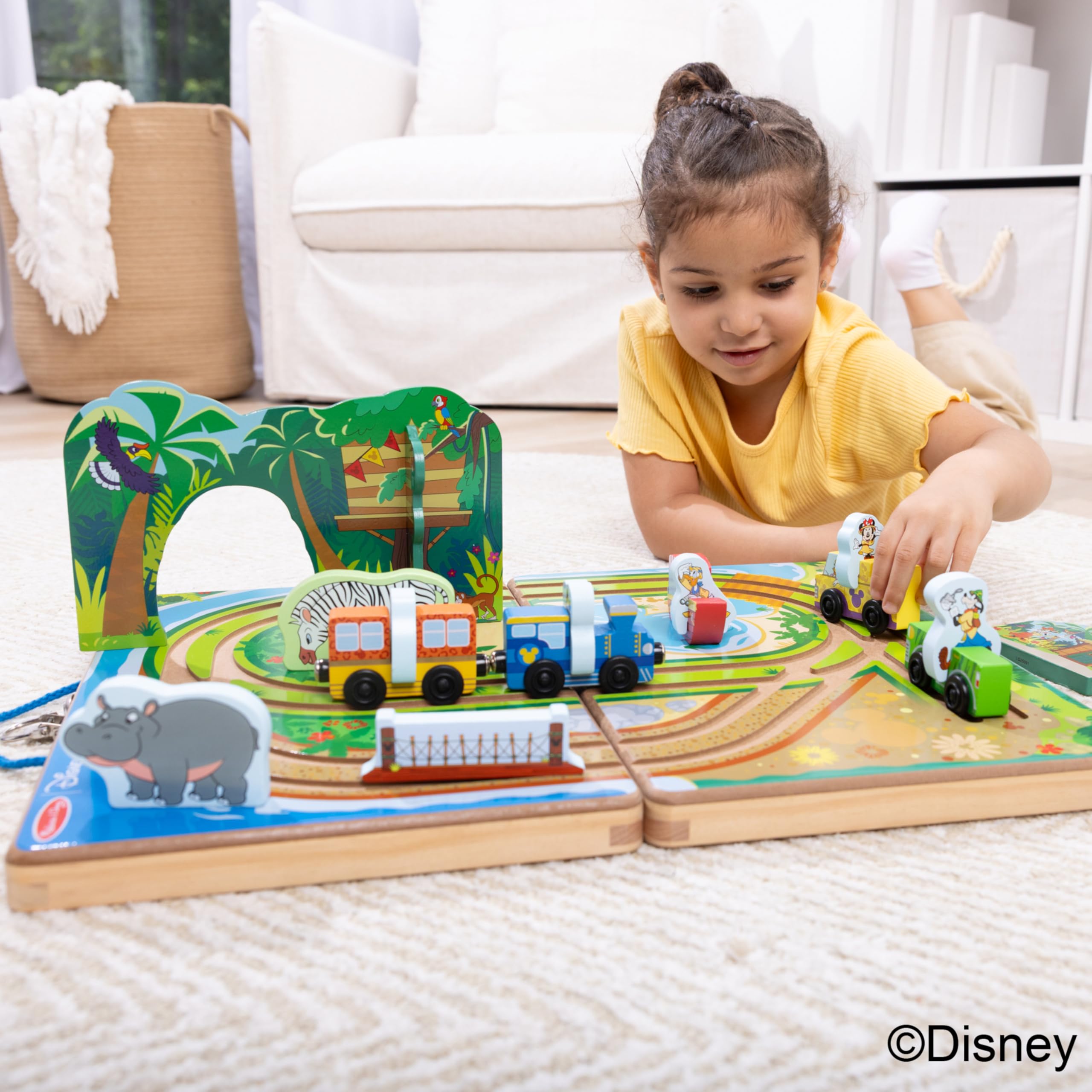 Melissa & Doug Disney Take-Along Safari Adventure - Set da gioco in legno con binari integrati, 20 pezzi, Topolino, Minnie, giocattolo in legno per bambini e bambine dai 3 anni in su, certificato FSC